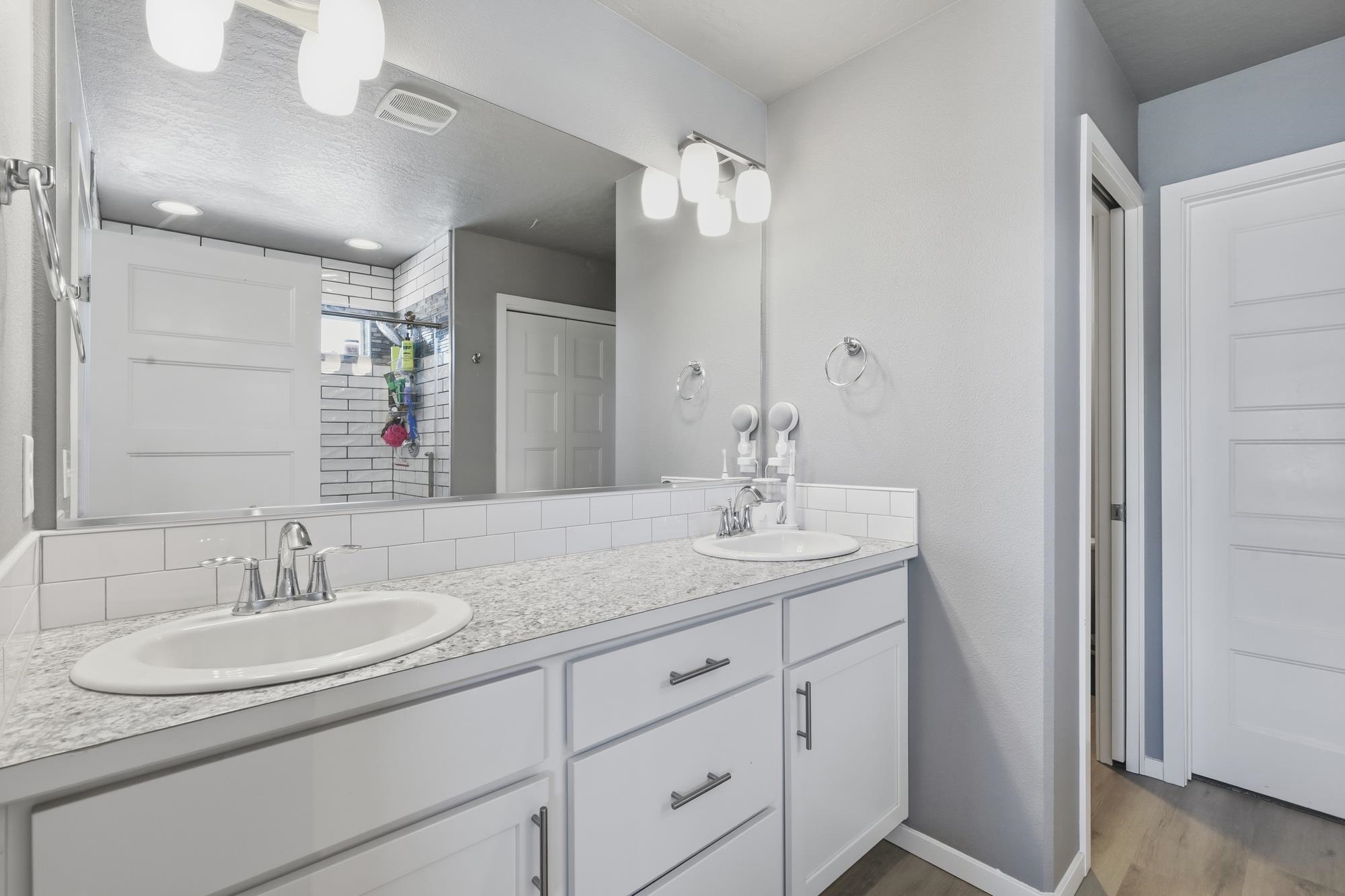 17217 E 17th Ave - Photo 12