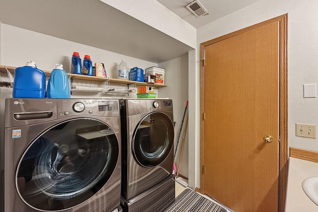 704 S Fairchild St - Photo 24