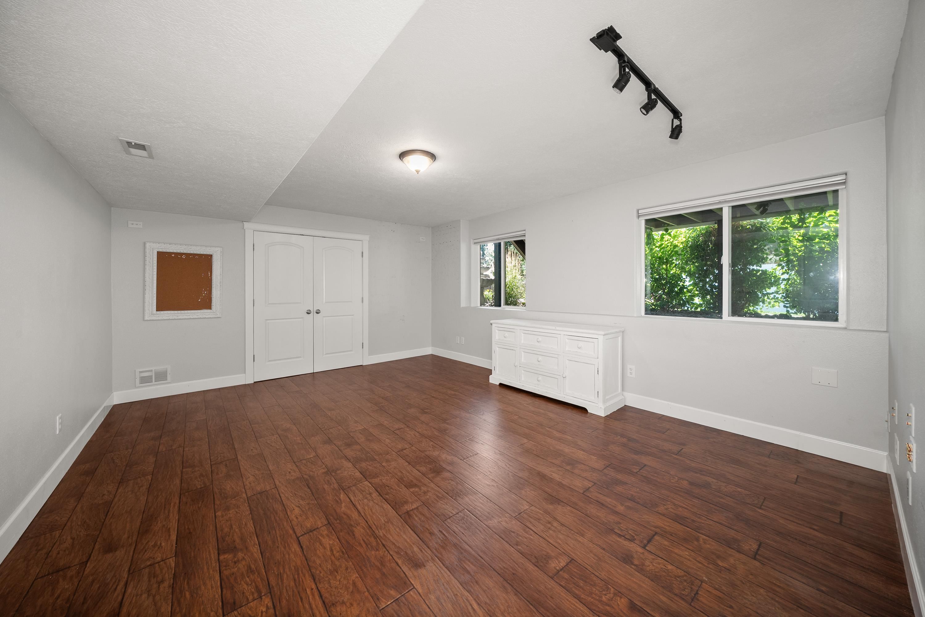 2405 W Stratton Ave - Photo 25