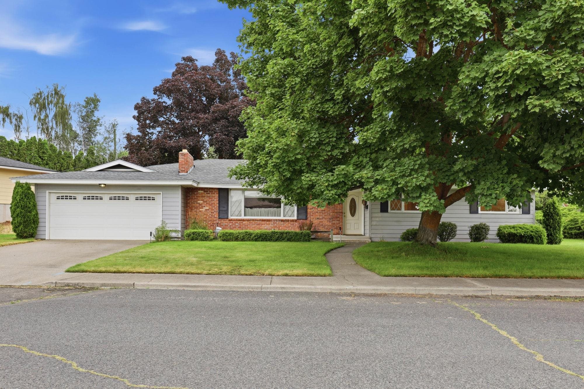 2310 W Wedgewood Ave - Photo 1