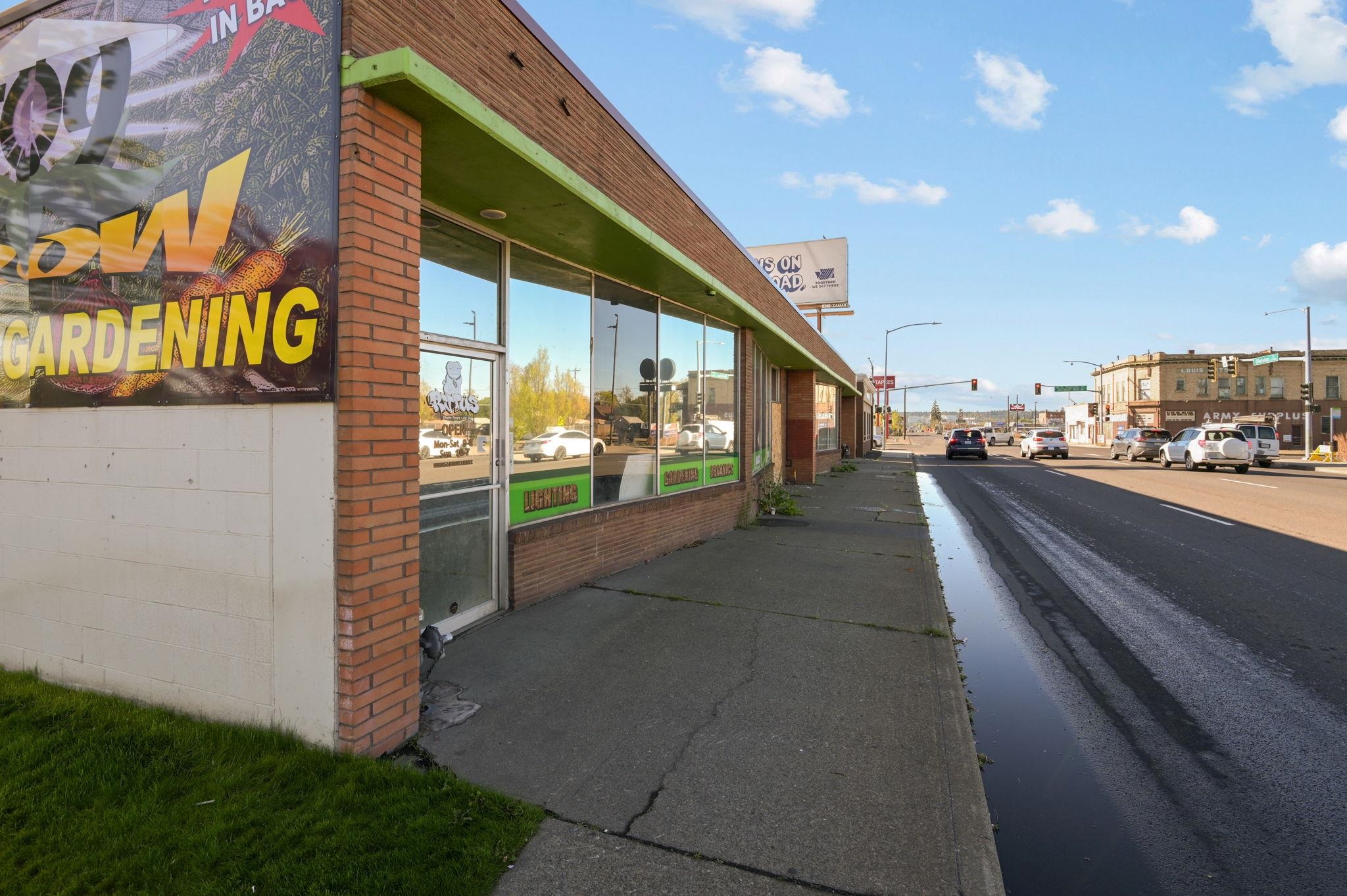 2716 N Division St - Photo 12