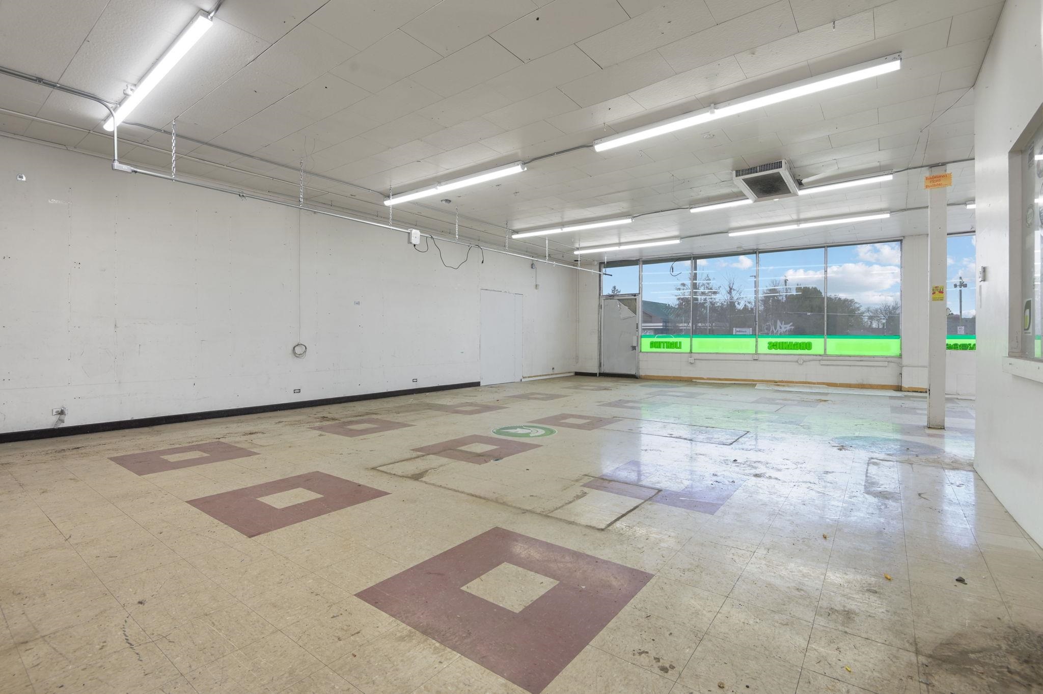 2716 N Division St - Photo 17