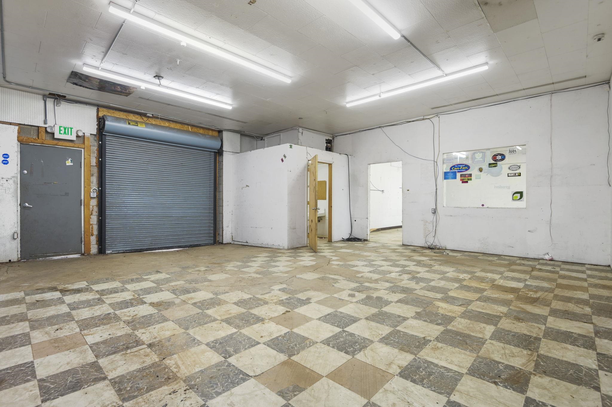 2716 N Division St - Photo 18