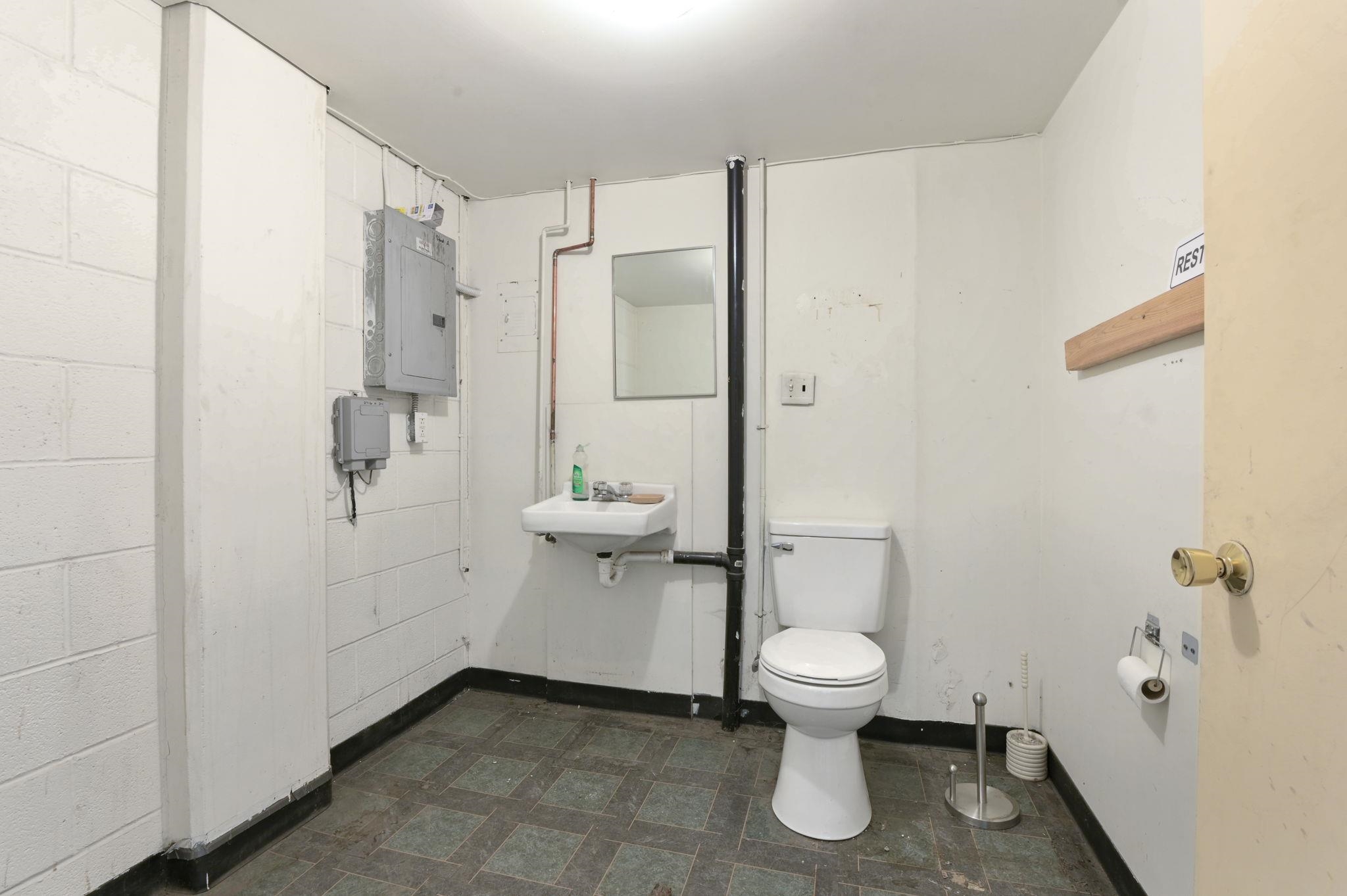 2716 N Division St - Photo 23
