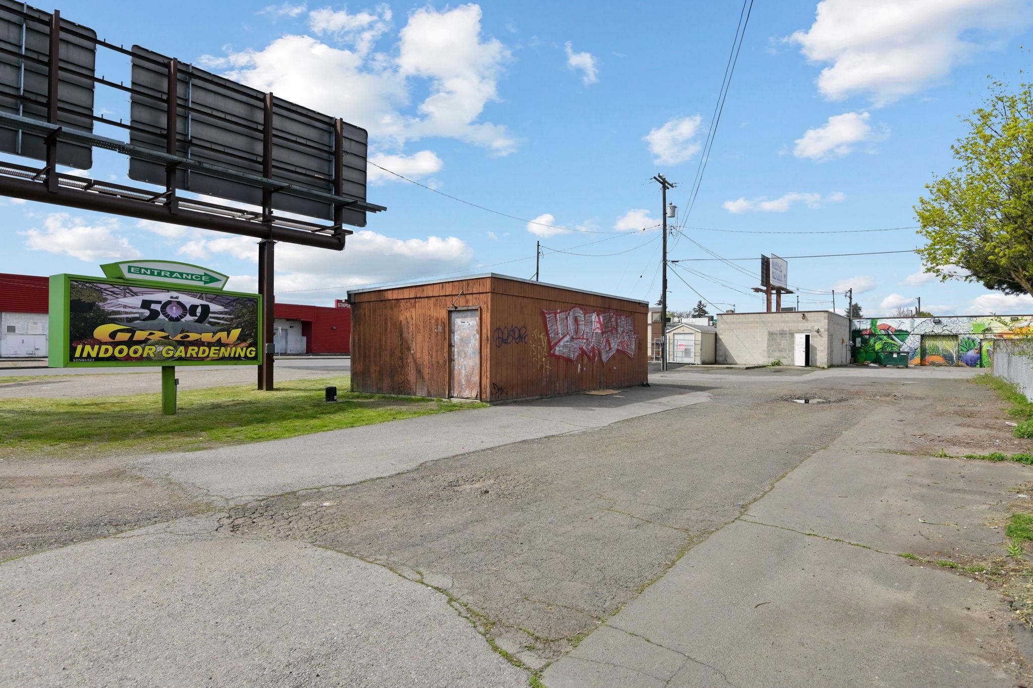 2716 N Division St - Photo 40