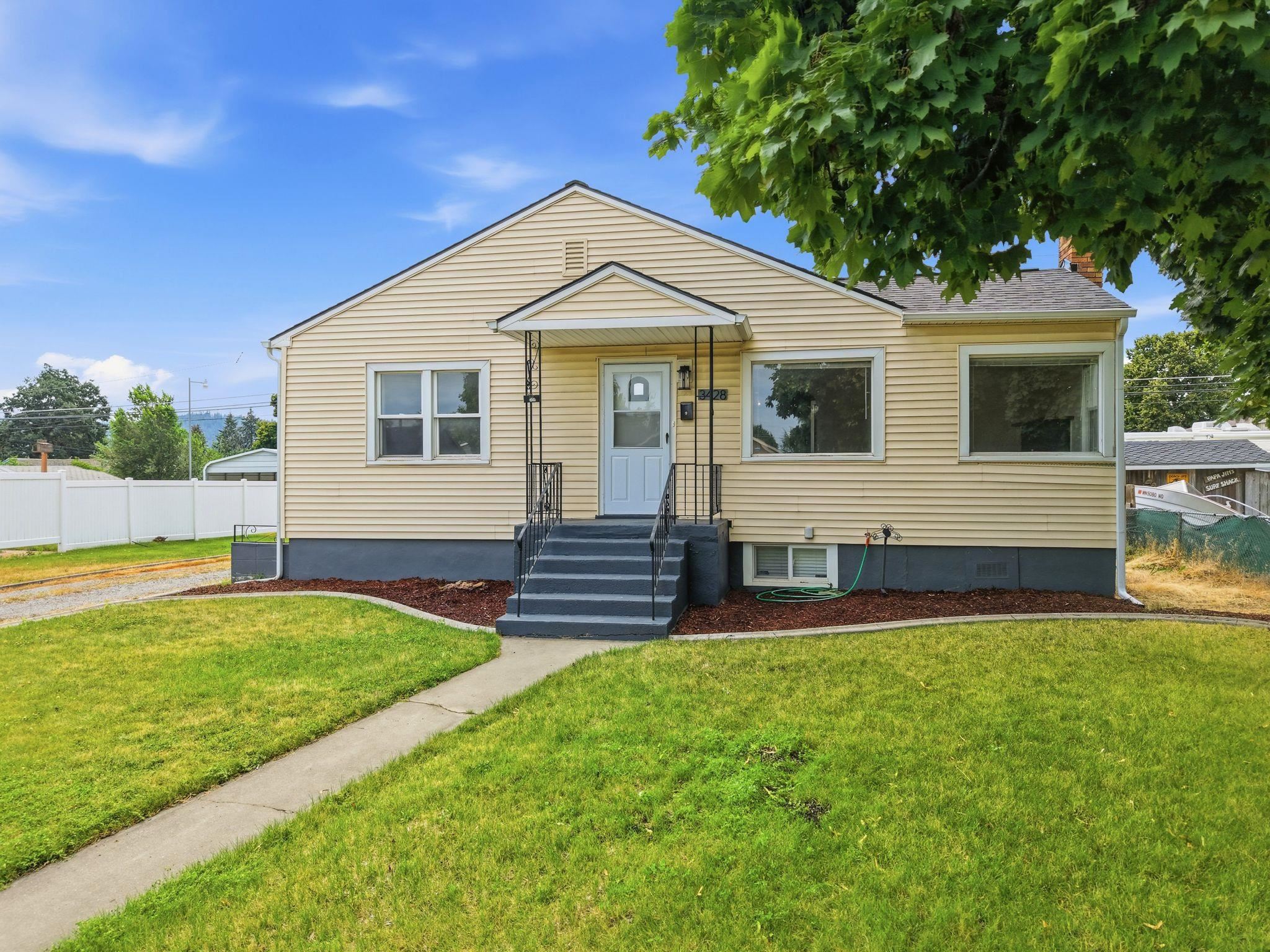 3428 E 29th Ave - Photo 2