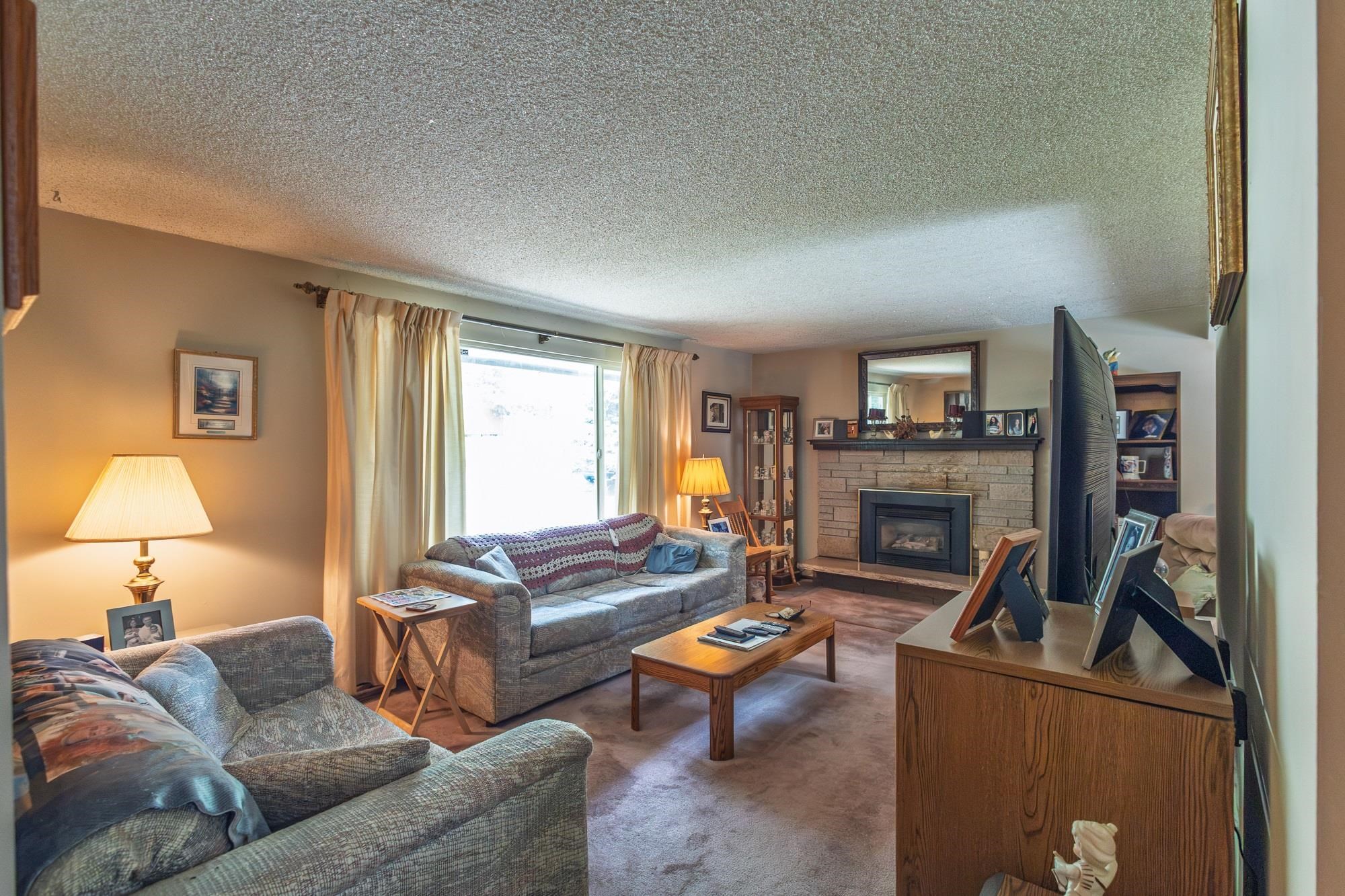 13104 E 28th Ave - Photo 2