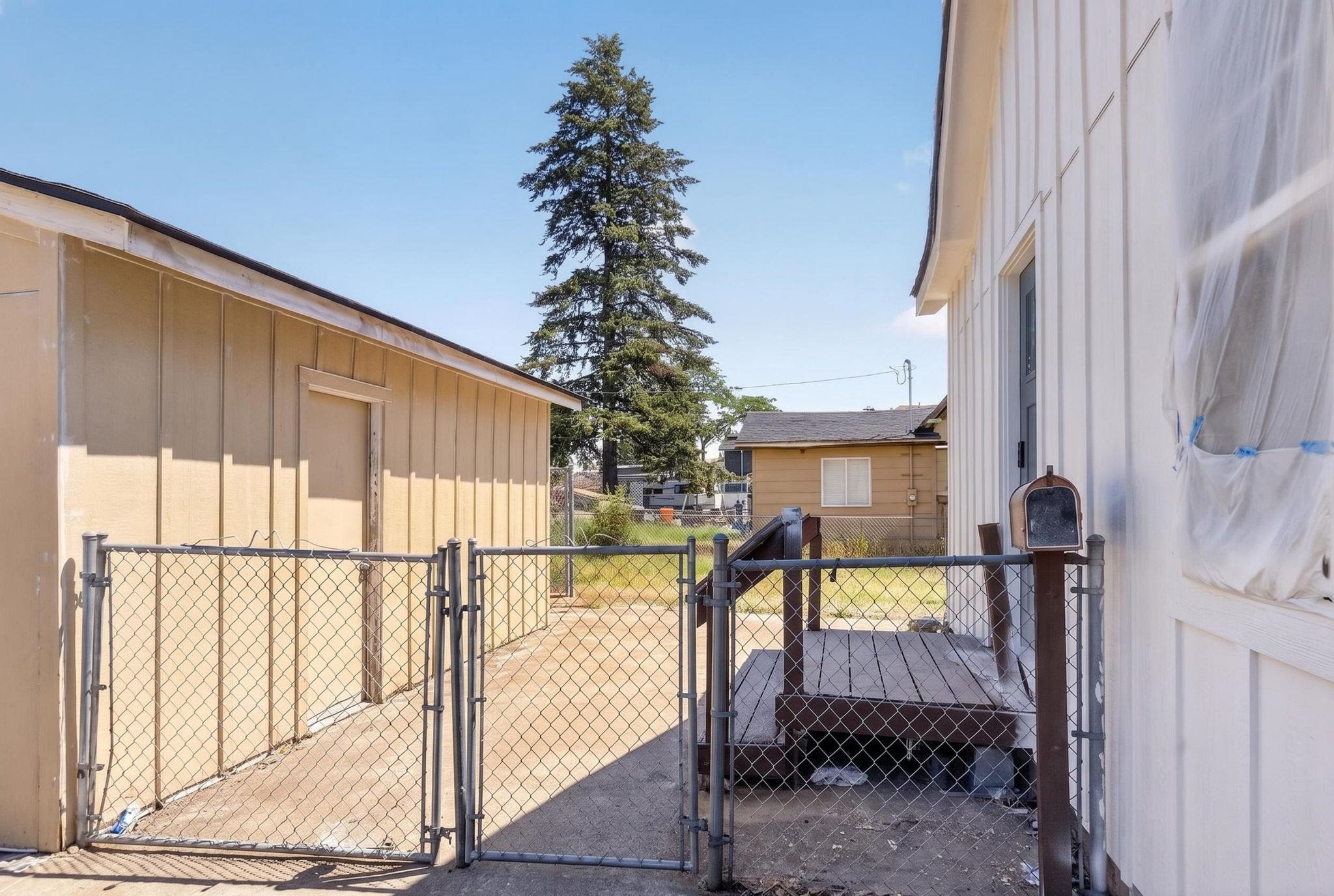 2428 W College Ave - Photo 4