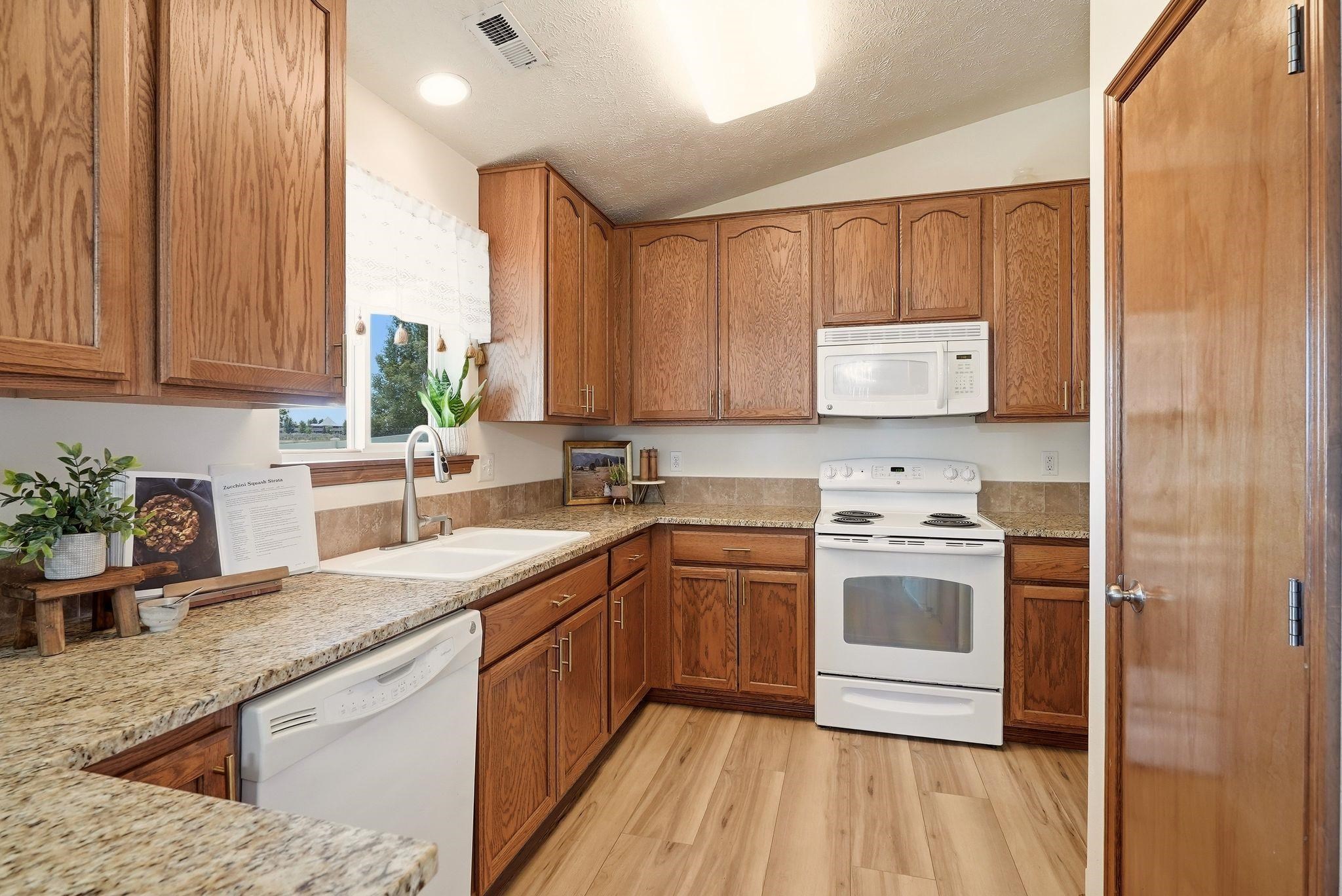 10119 W 11th Ct - Photo 7