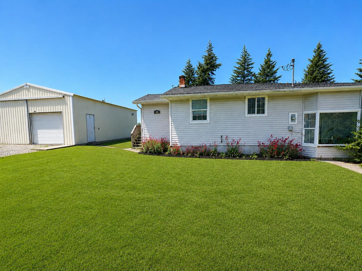 105 N JOHNSON Ave - Photo 1
