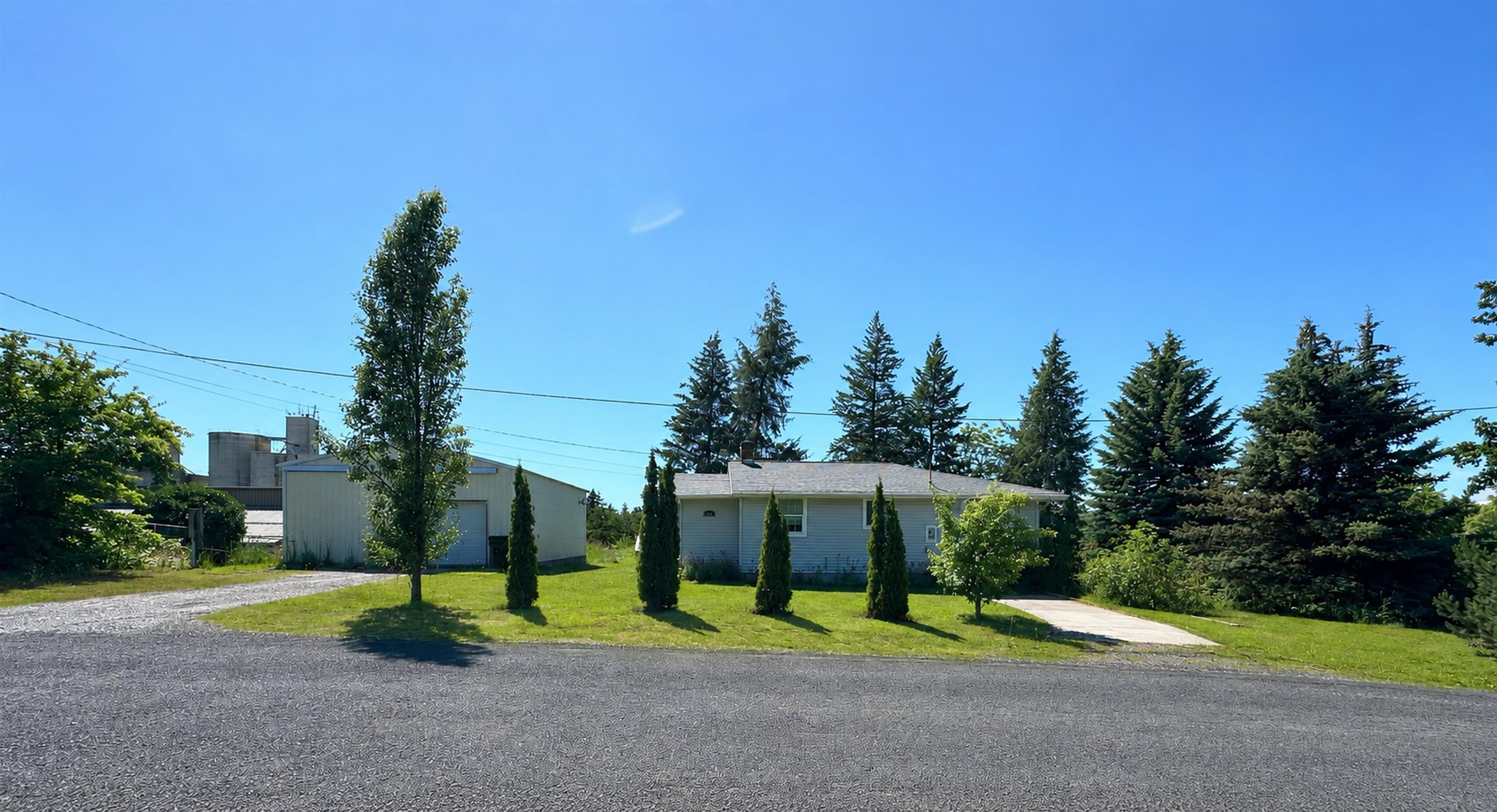 105 N JOHNSON Ave - Photo 2