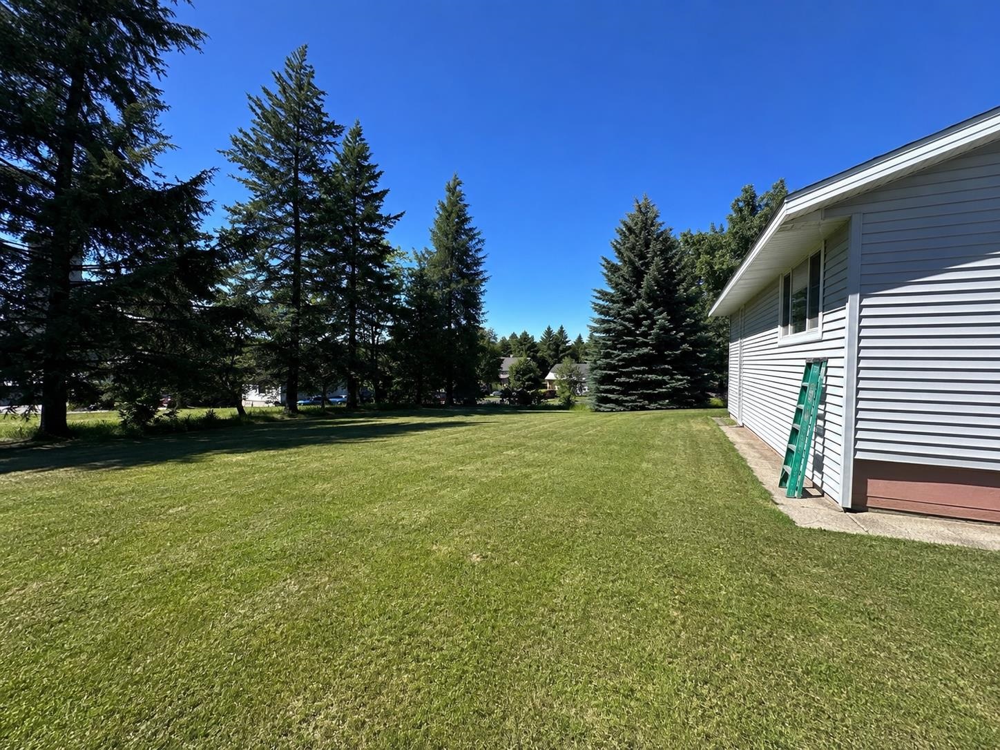 105 N JOHNSON Ave - Photo 5