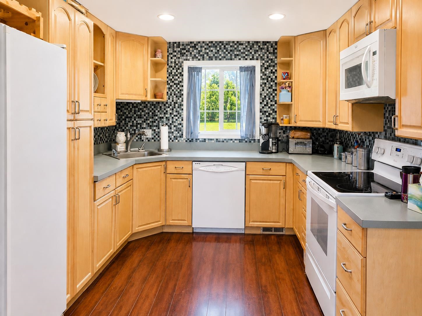 105 N JOHNSON Ave - Photo 6