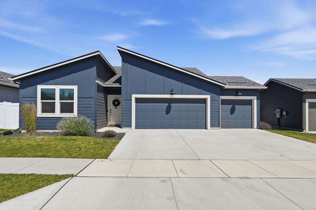 8418 W Red Ave - Photo 2