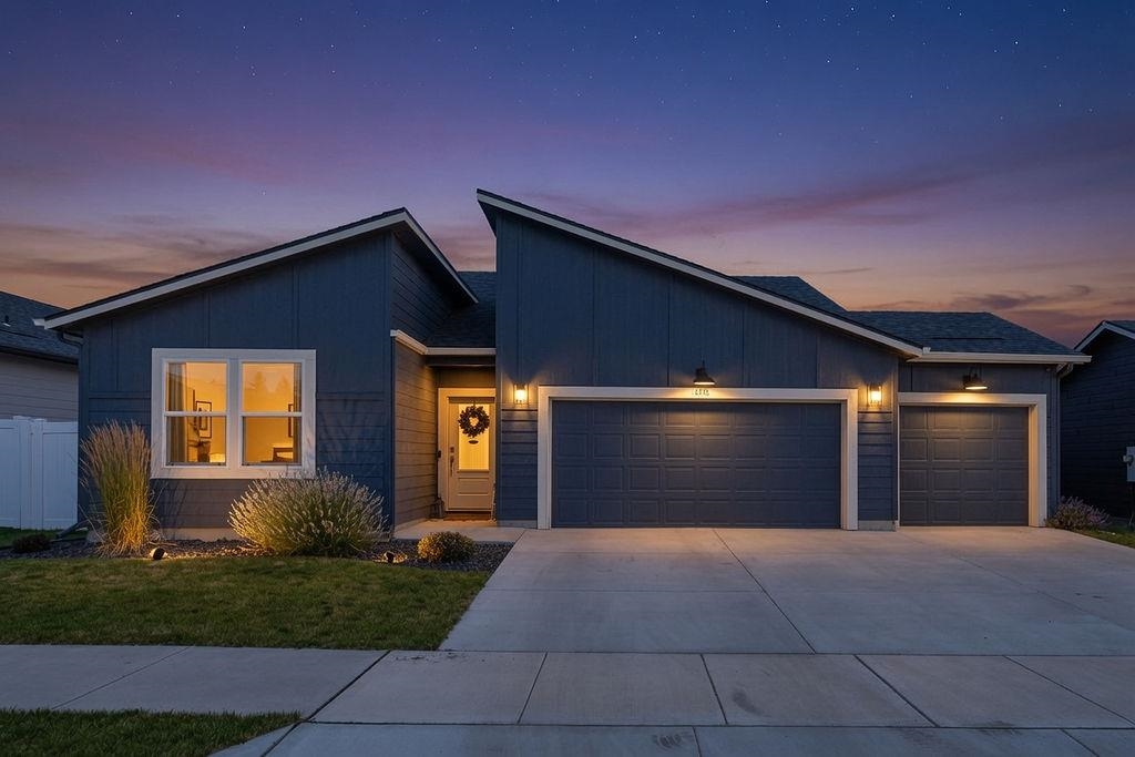 8418 W Red Ave - Photo 1