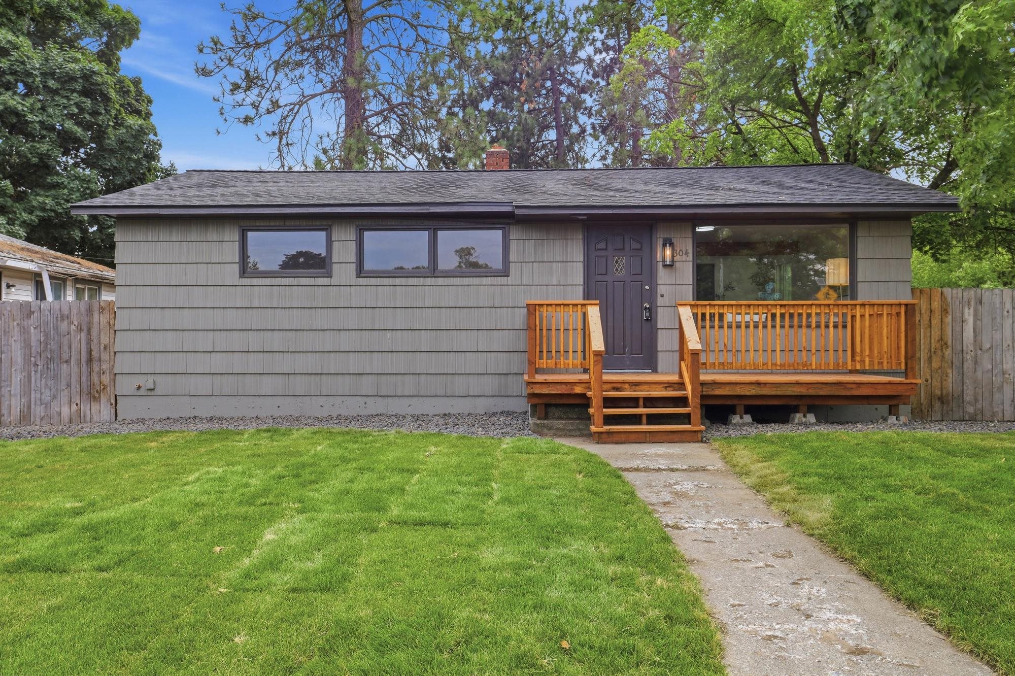 304 E Columbia Ave - Photo 1