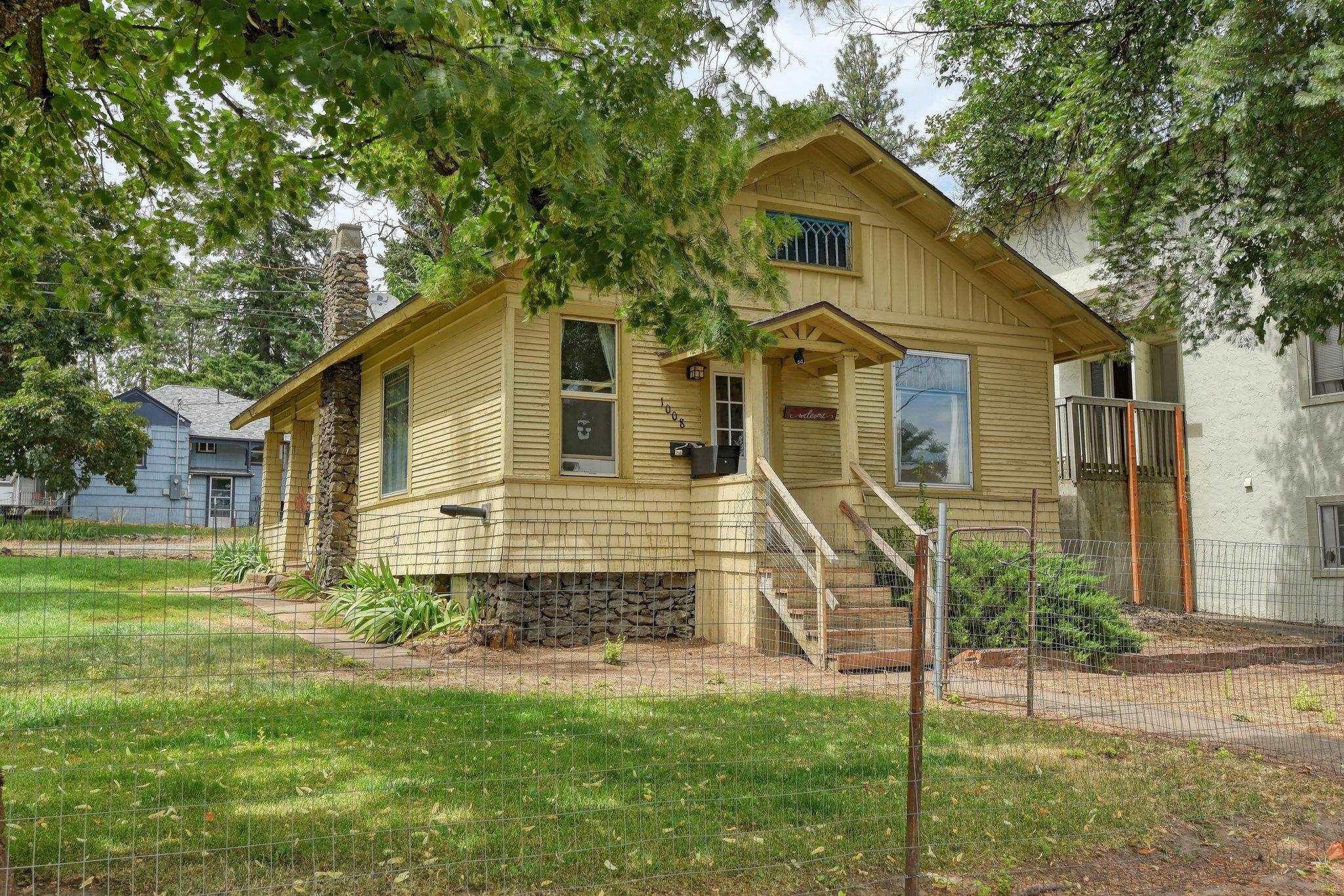 1008 2nd St - Photo 1