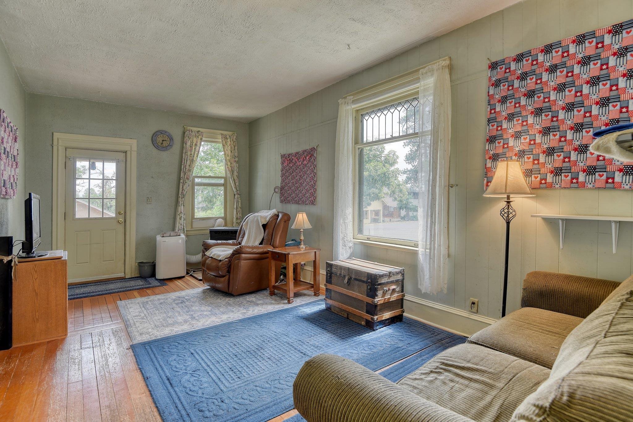 1008 2nd St - Photo 3