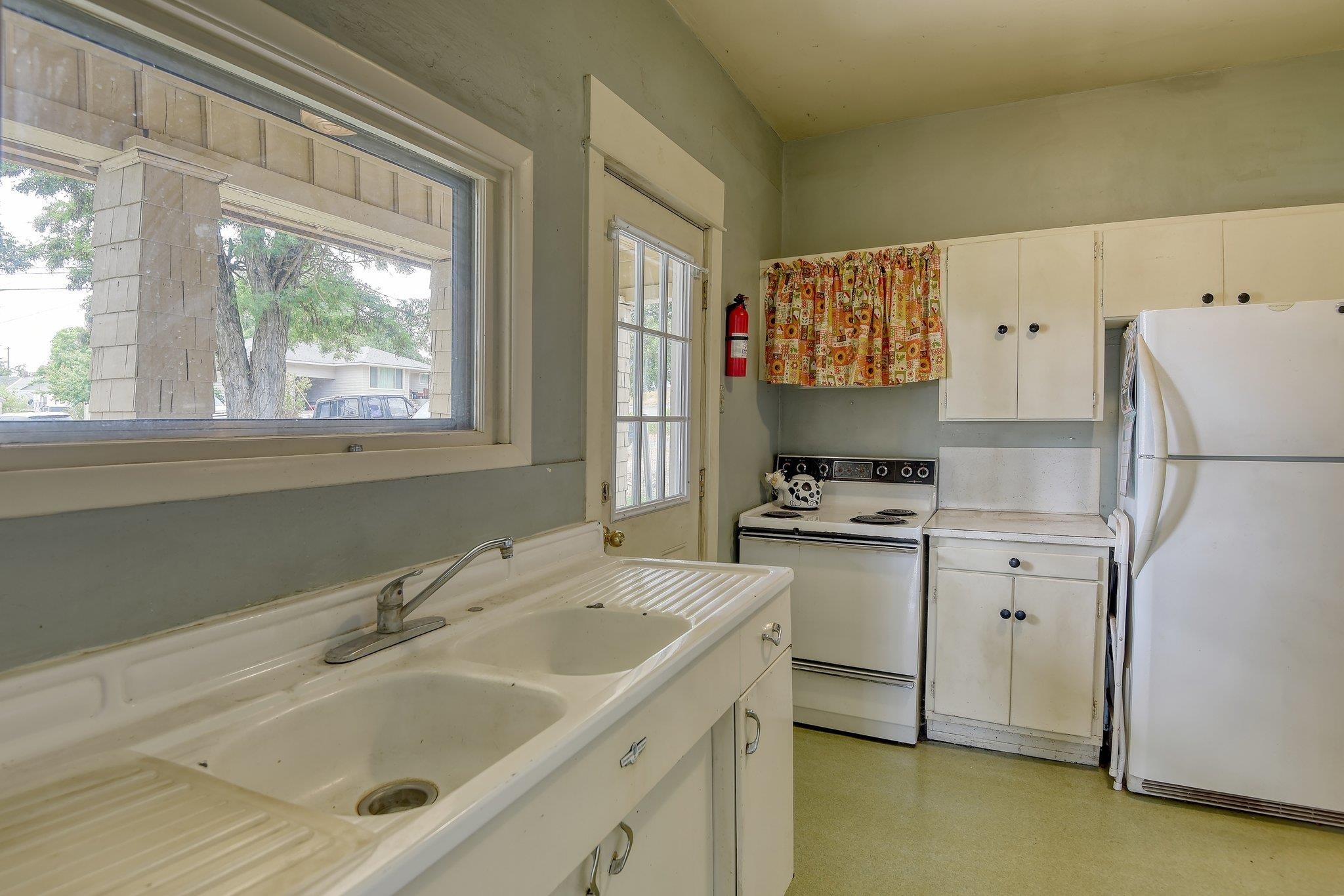 1008 2nd St - Photo 5