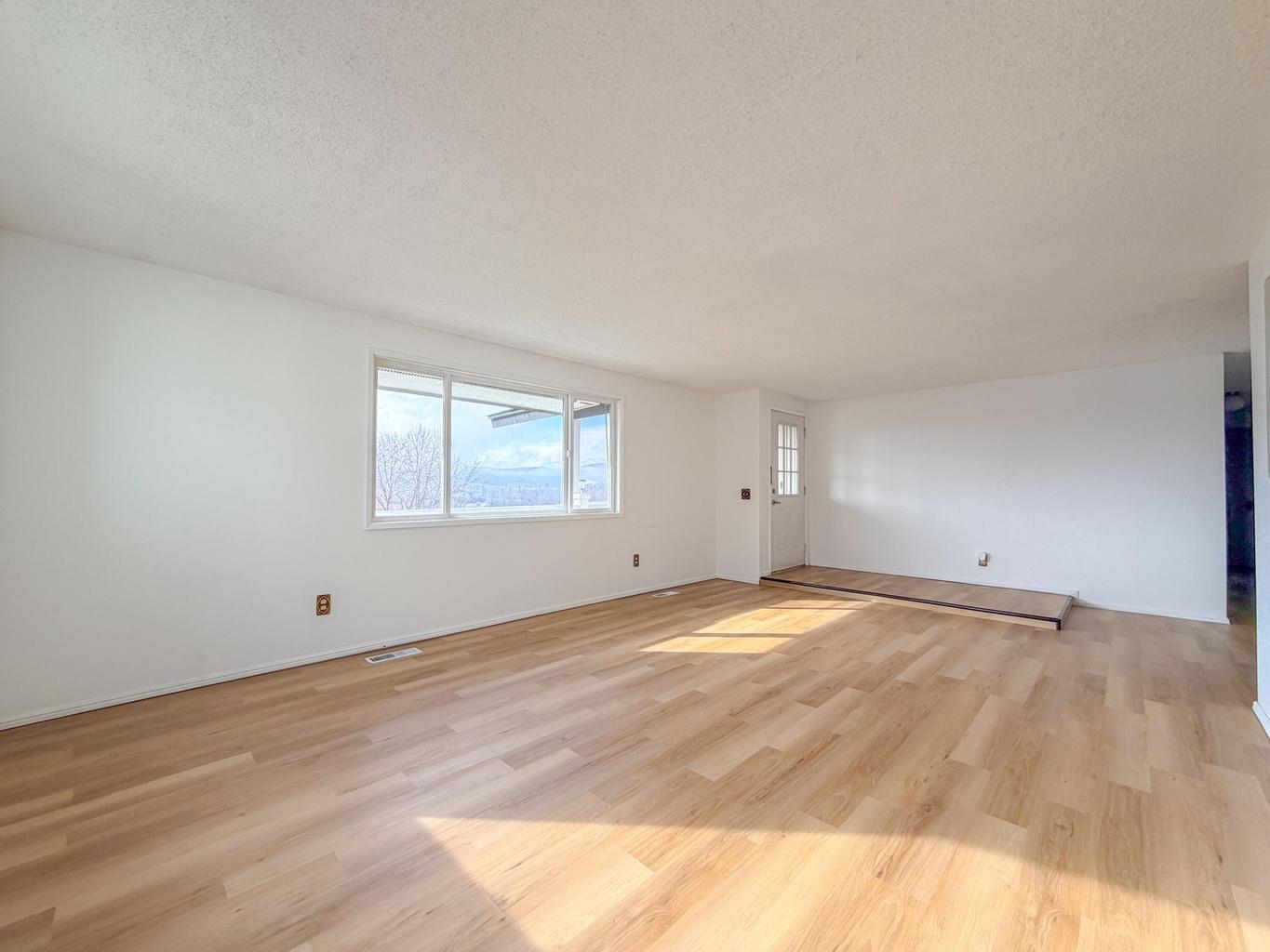 598 N 395 Hwy - Photo 8