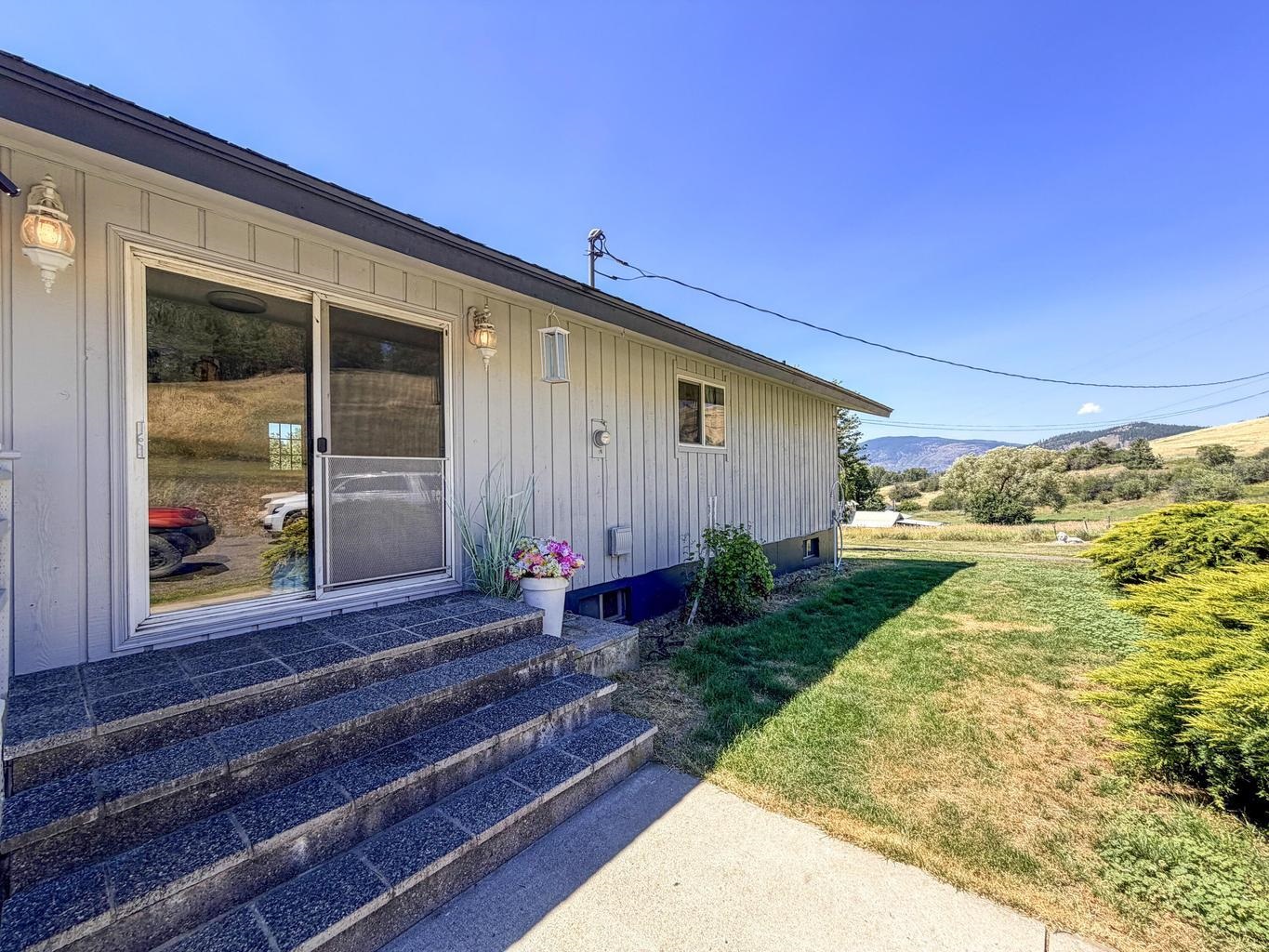 598 N 395 Hwy - Photo 37