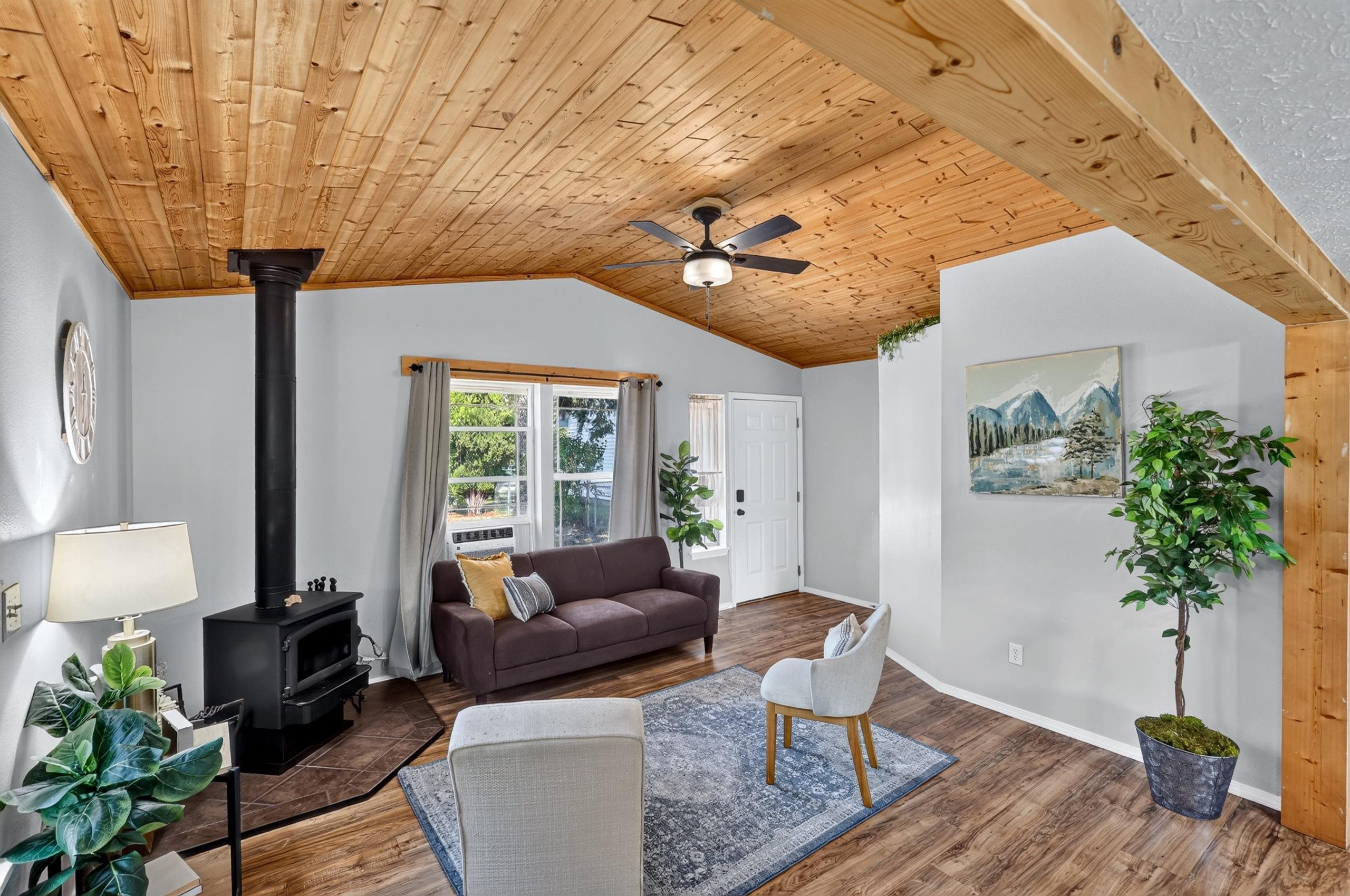 2422 N WALL St - Photo 2