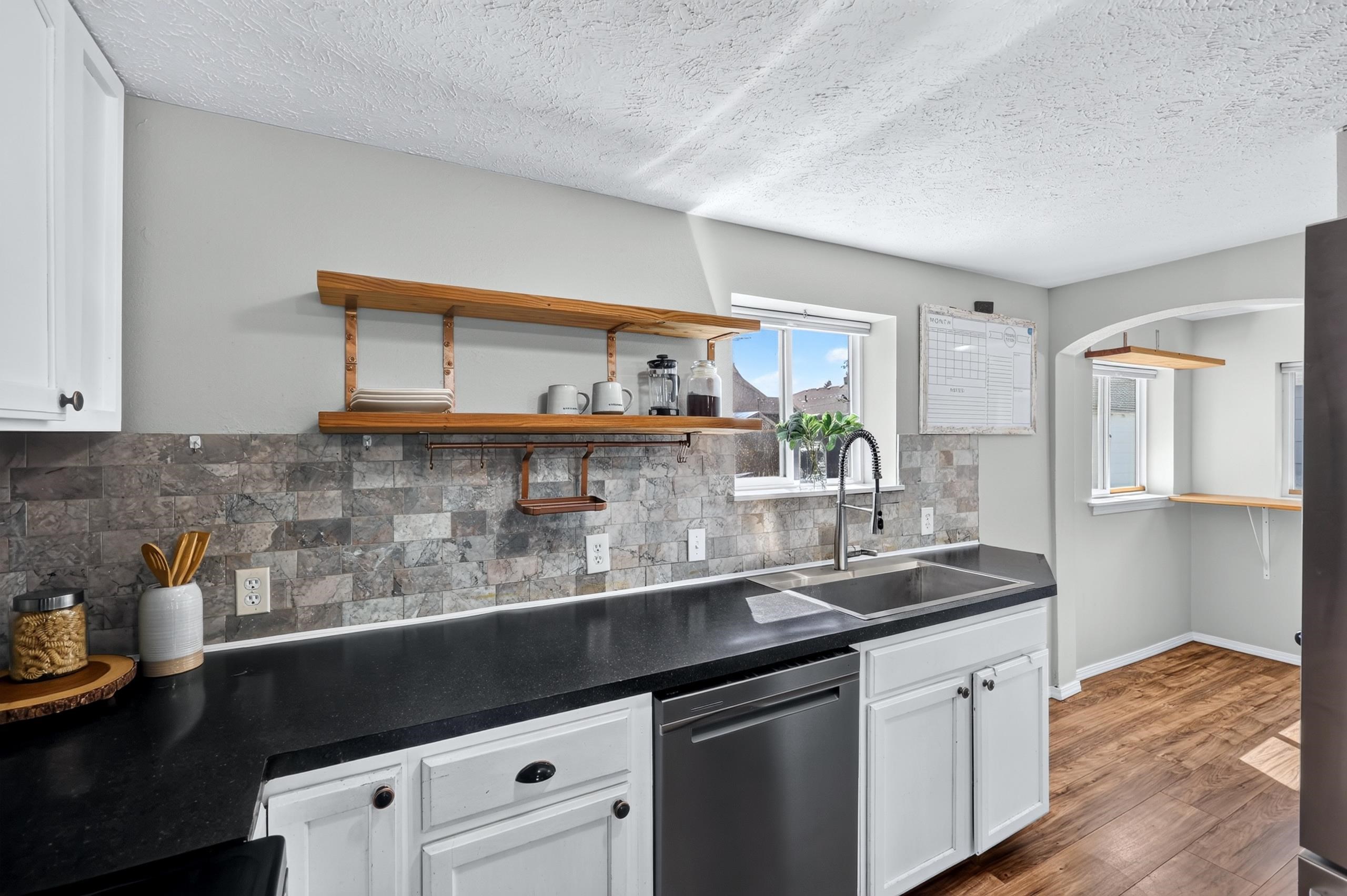 2422 N WALL St - Photo 4
