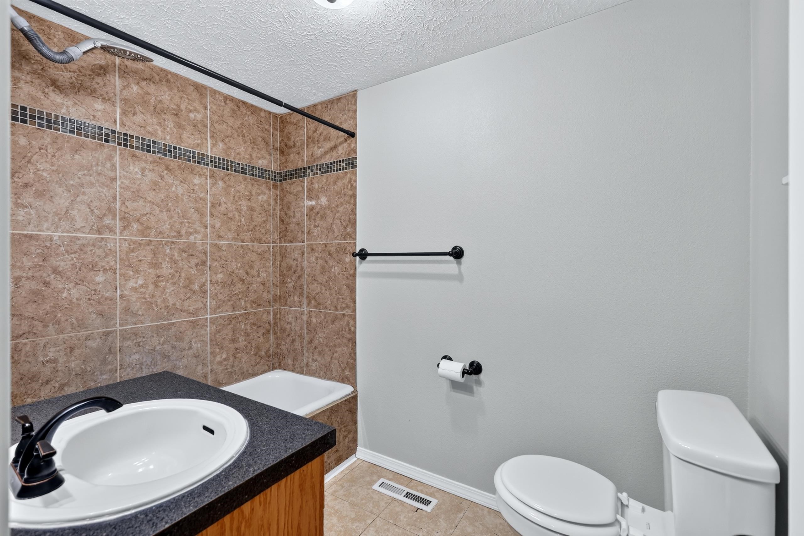 2422 N WALL St - Photo 3