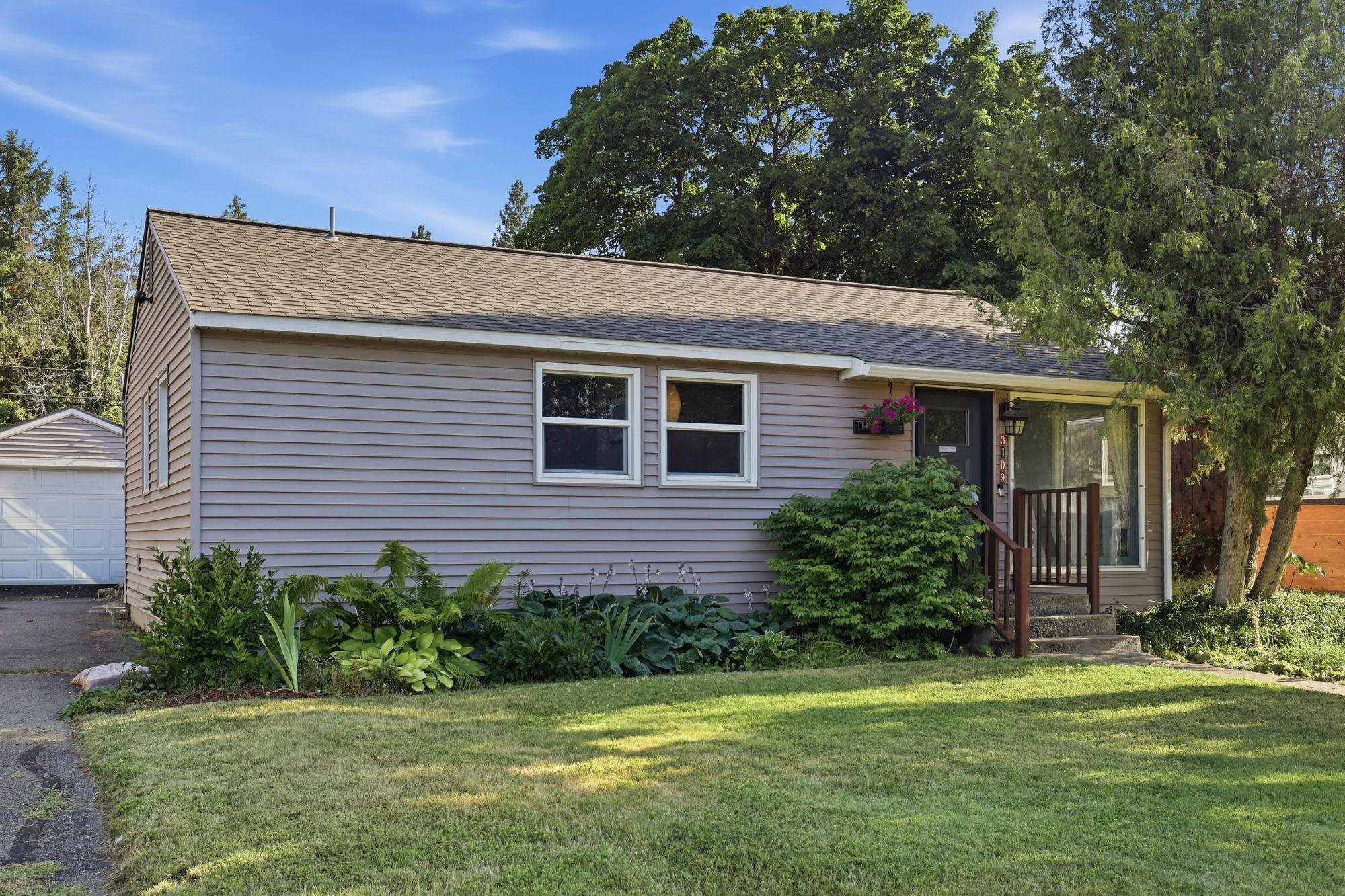 3109 W 17th St - Photo 2