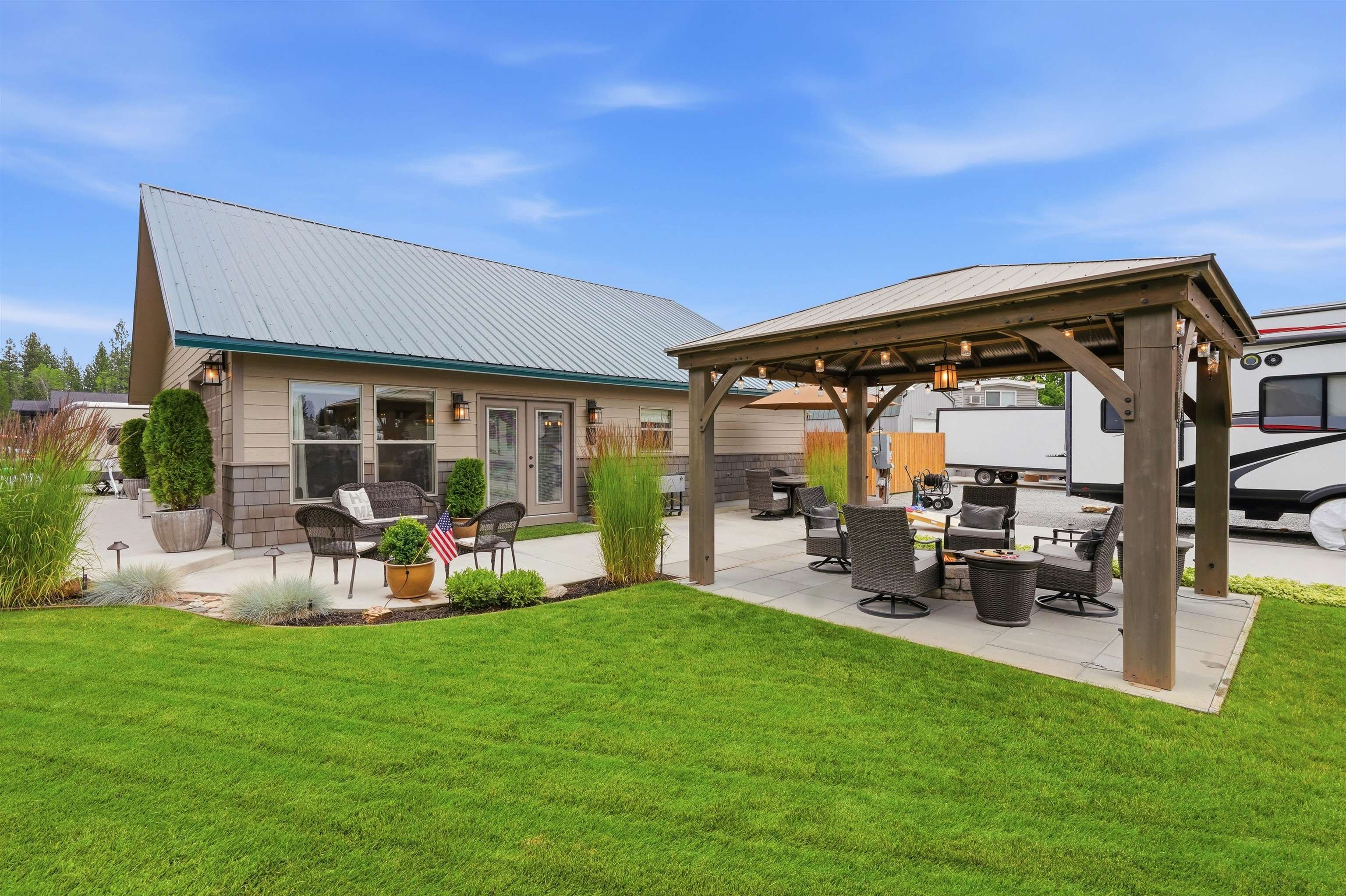 15 Guinevere Dr - Photo 1