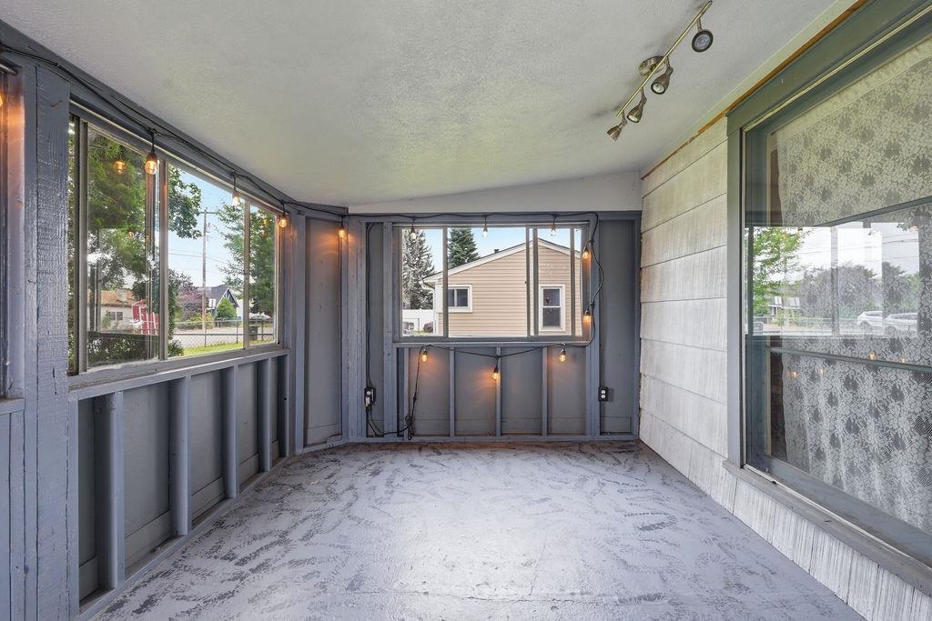 2015 N Vista Rd - Photo 3
