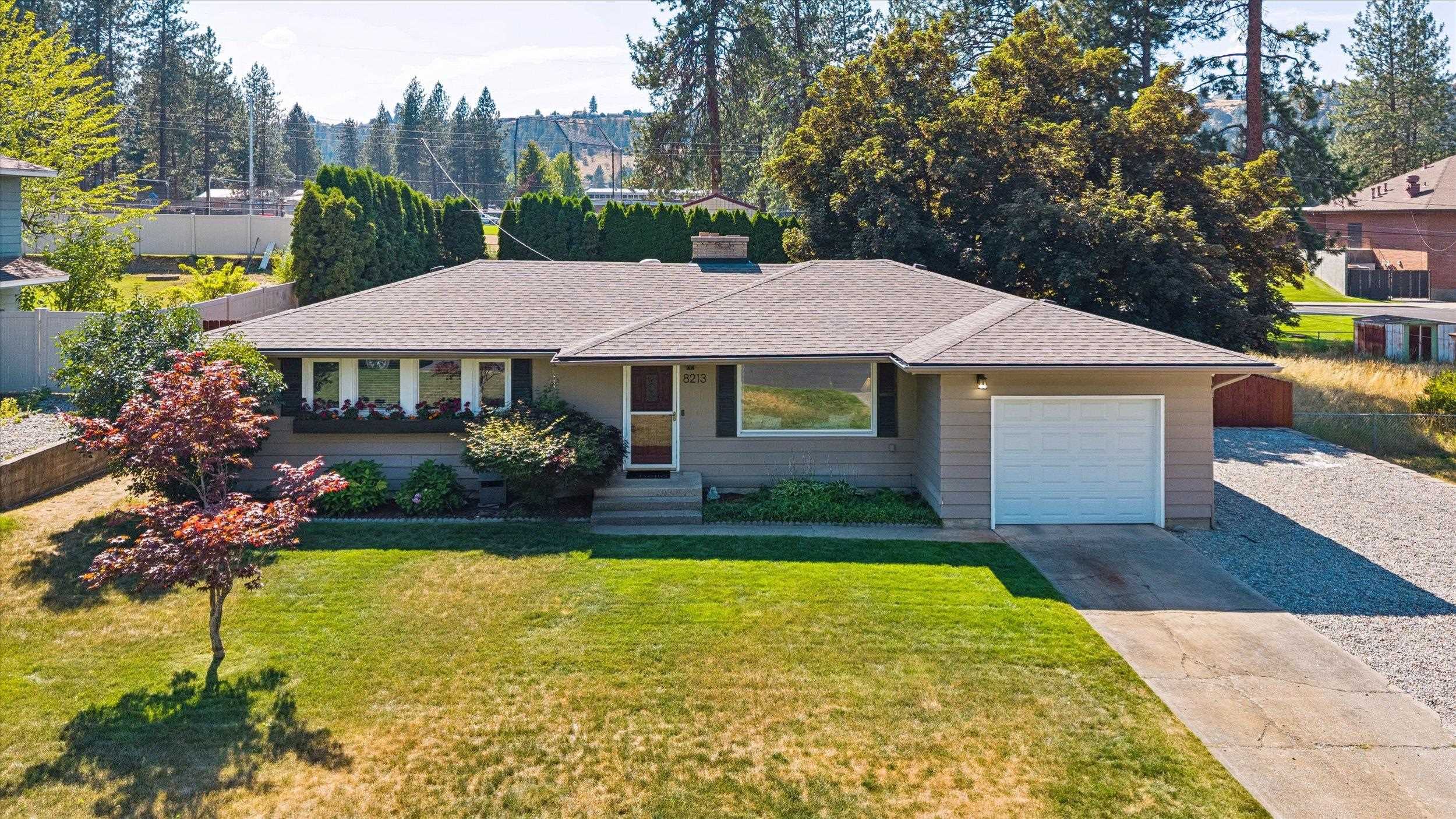 8213 N Whitehouse Dr - Photo 1