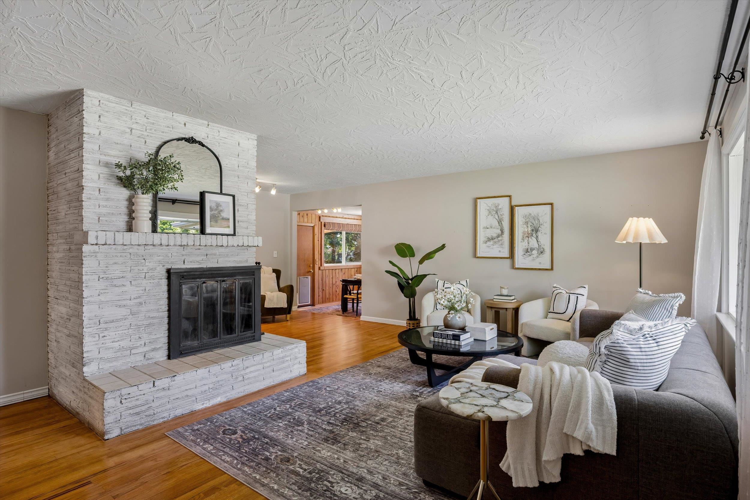 8213 N Whitehouse Dr - Photo 2