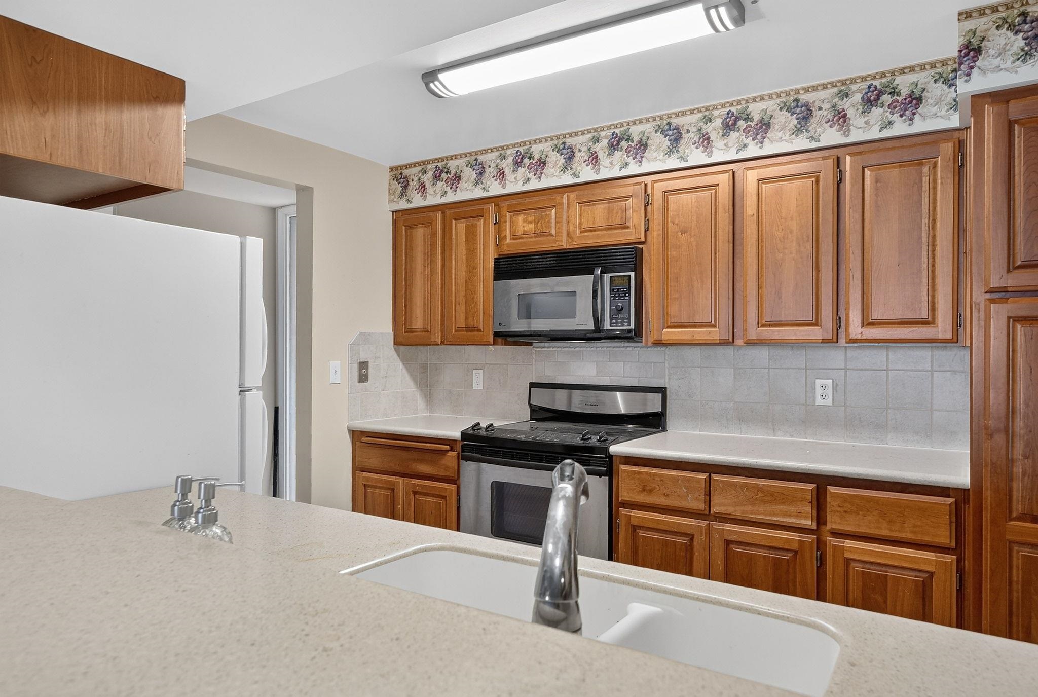 700 W 7th Ave - Photo 17