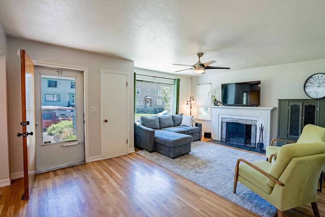 716 W 15th Ave - Photo 2