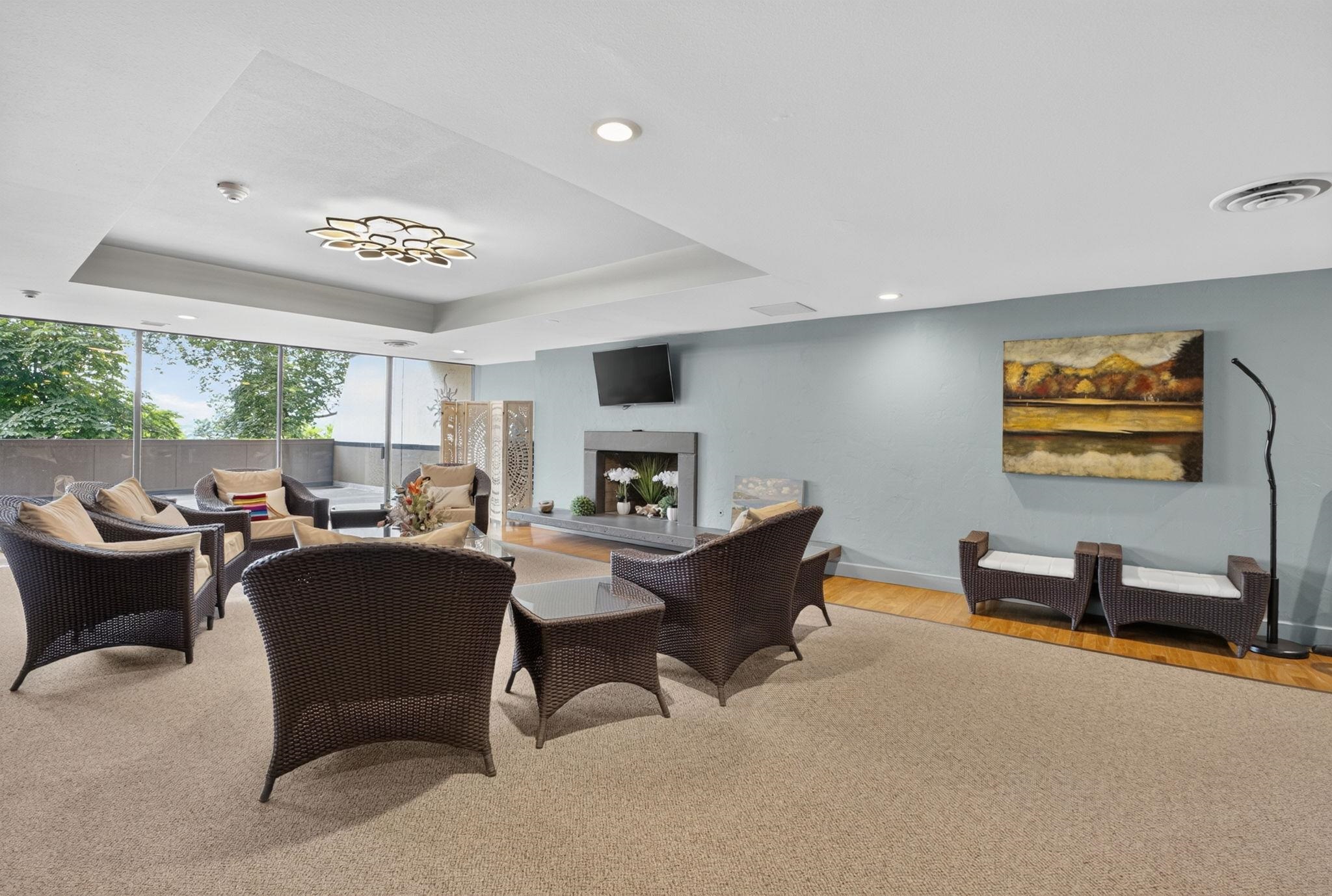 700 W 7th Ave - Photo 33