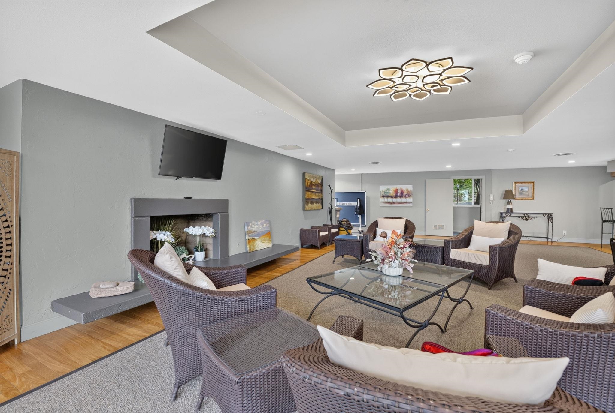 700 W 7th Ave - Photo 34