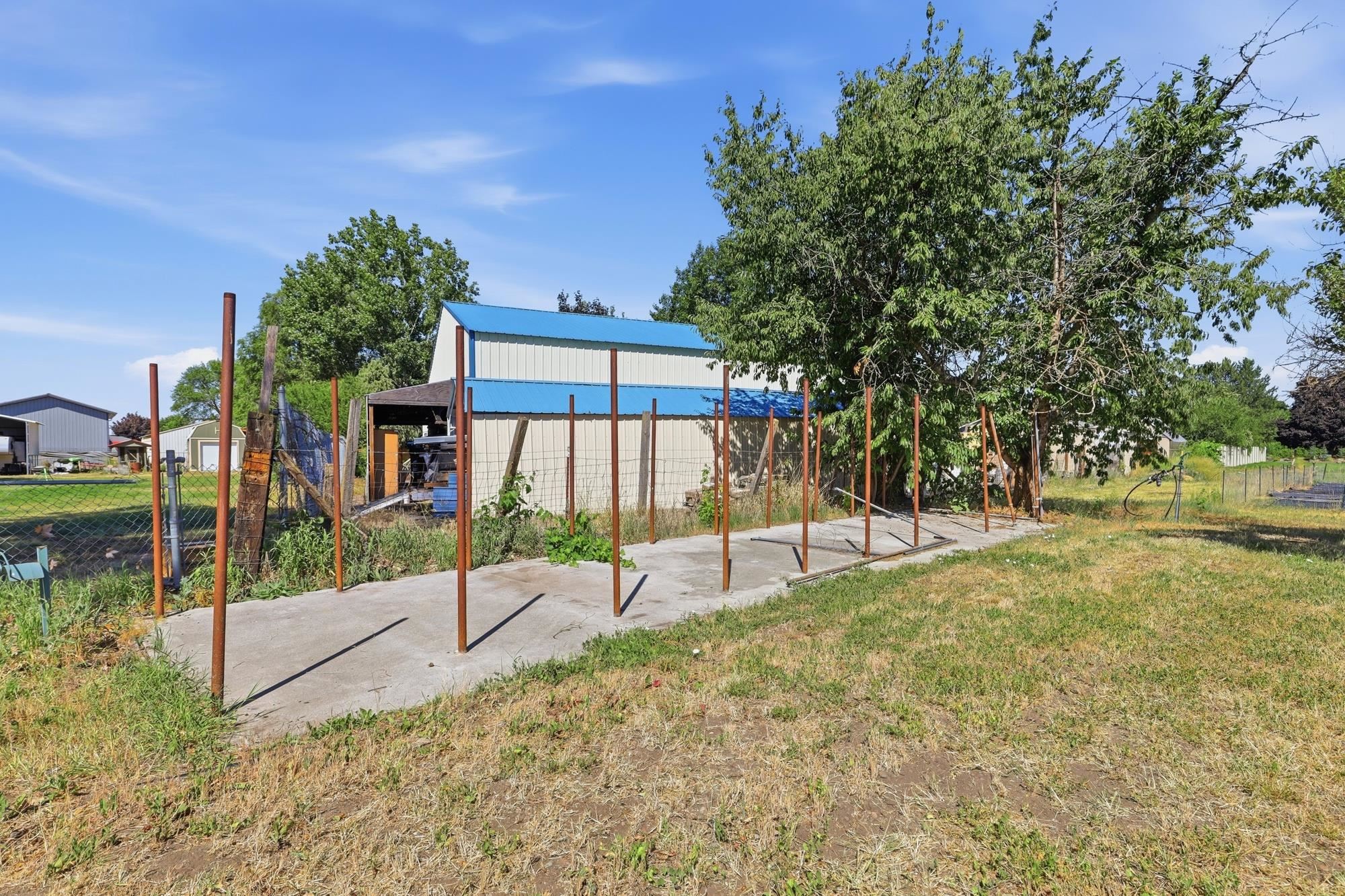 25815 E River Rd - Photo 34
