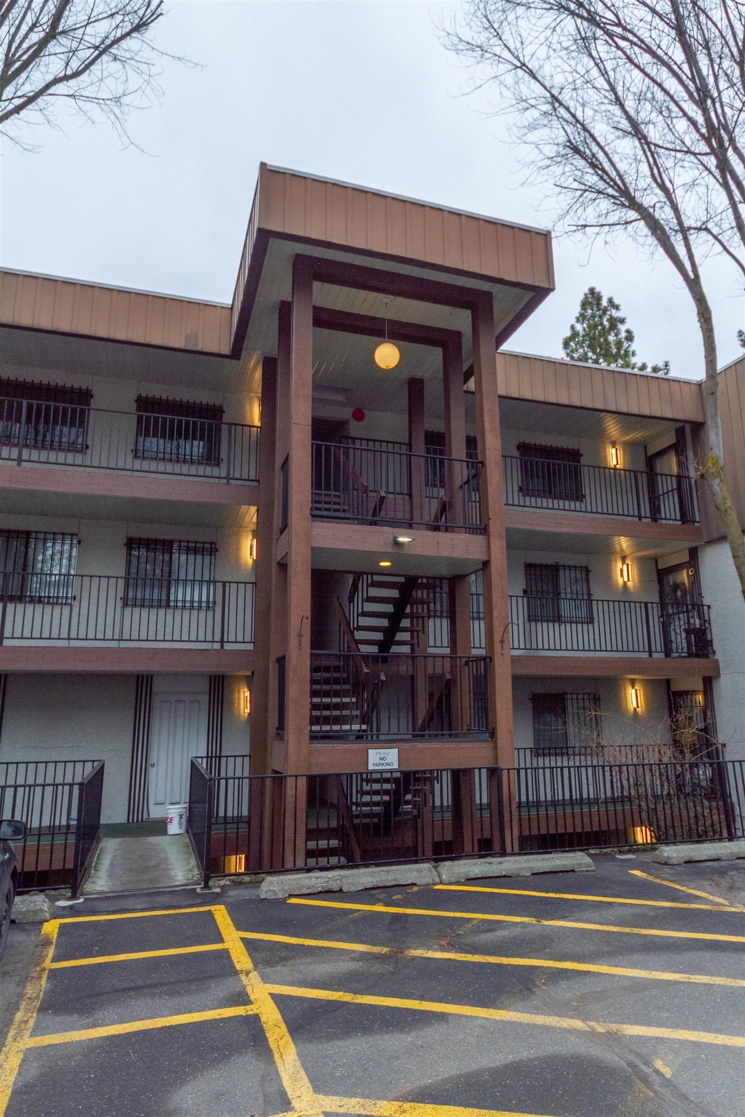 1111 W 6th Ave - Photo 1