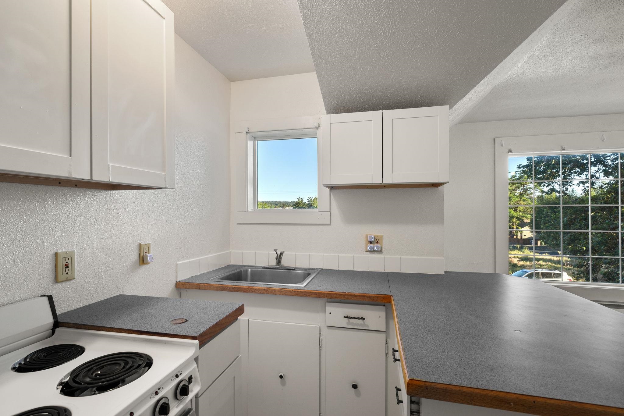 2022 W College Ave - Photo 3
