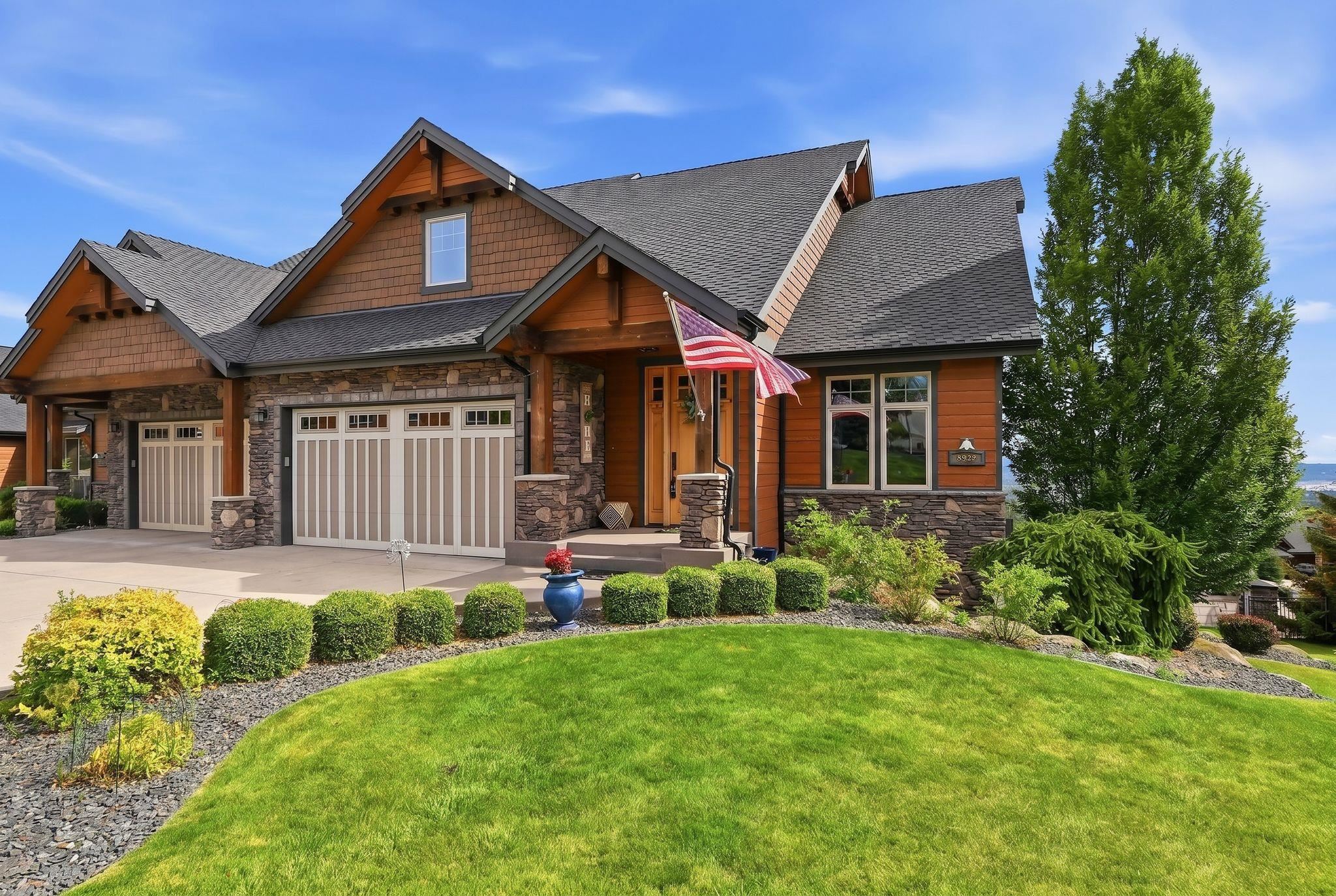 8924 E Courtview Ln - Photo 1