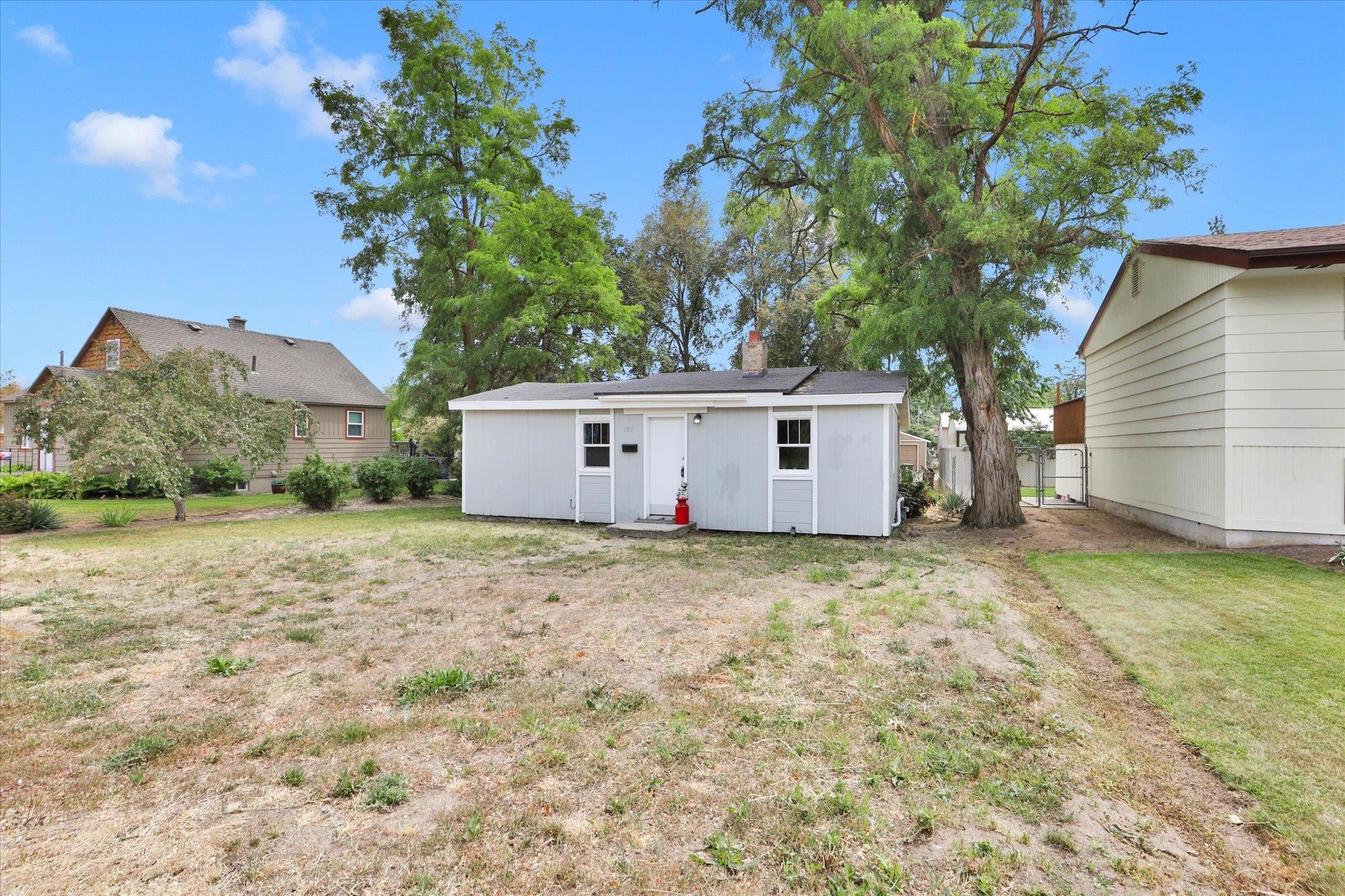 1211 W Bismark Ave - Photo 2