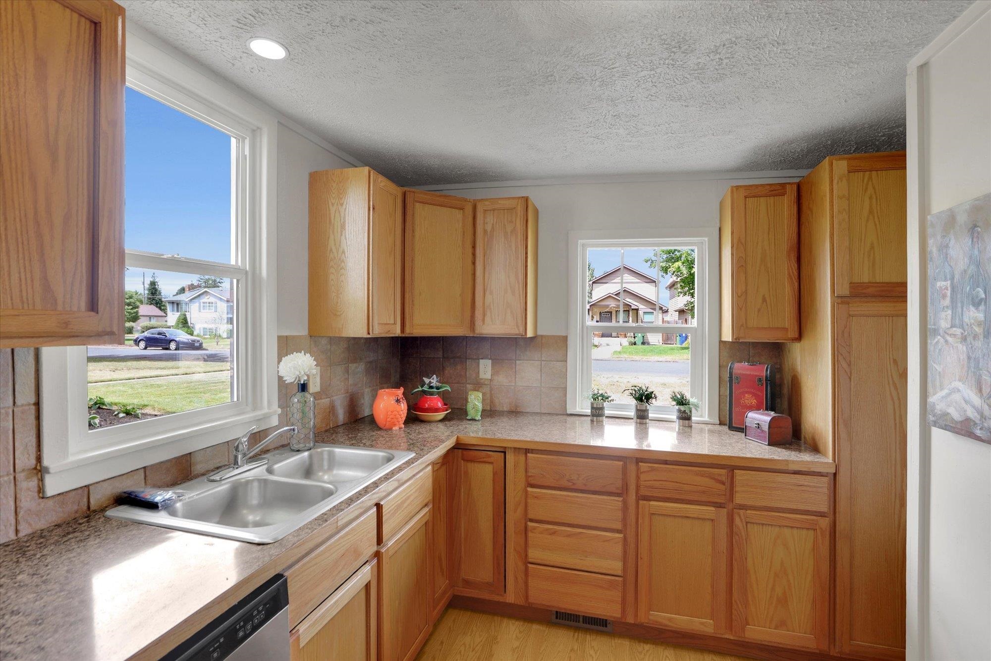 1211 W Bismark Ave - Photo 10