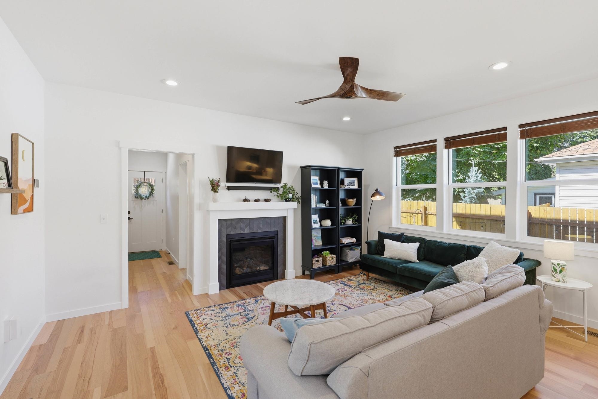 806 E 10th Ave - Photo 15