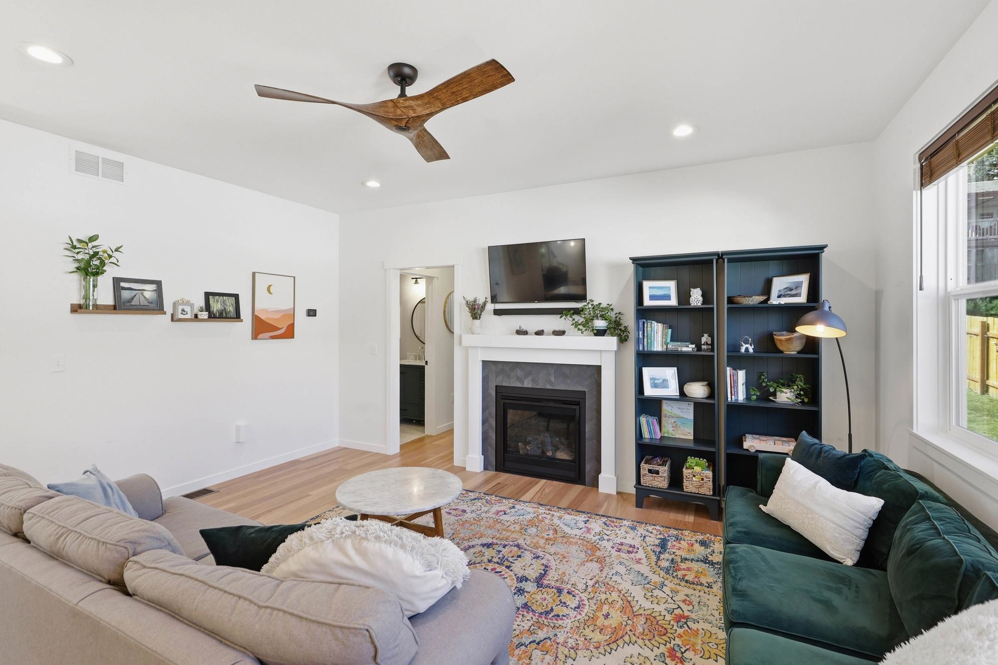 806 E 10th Ave - Photo 16