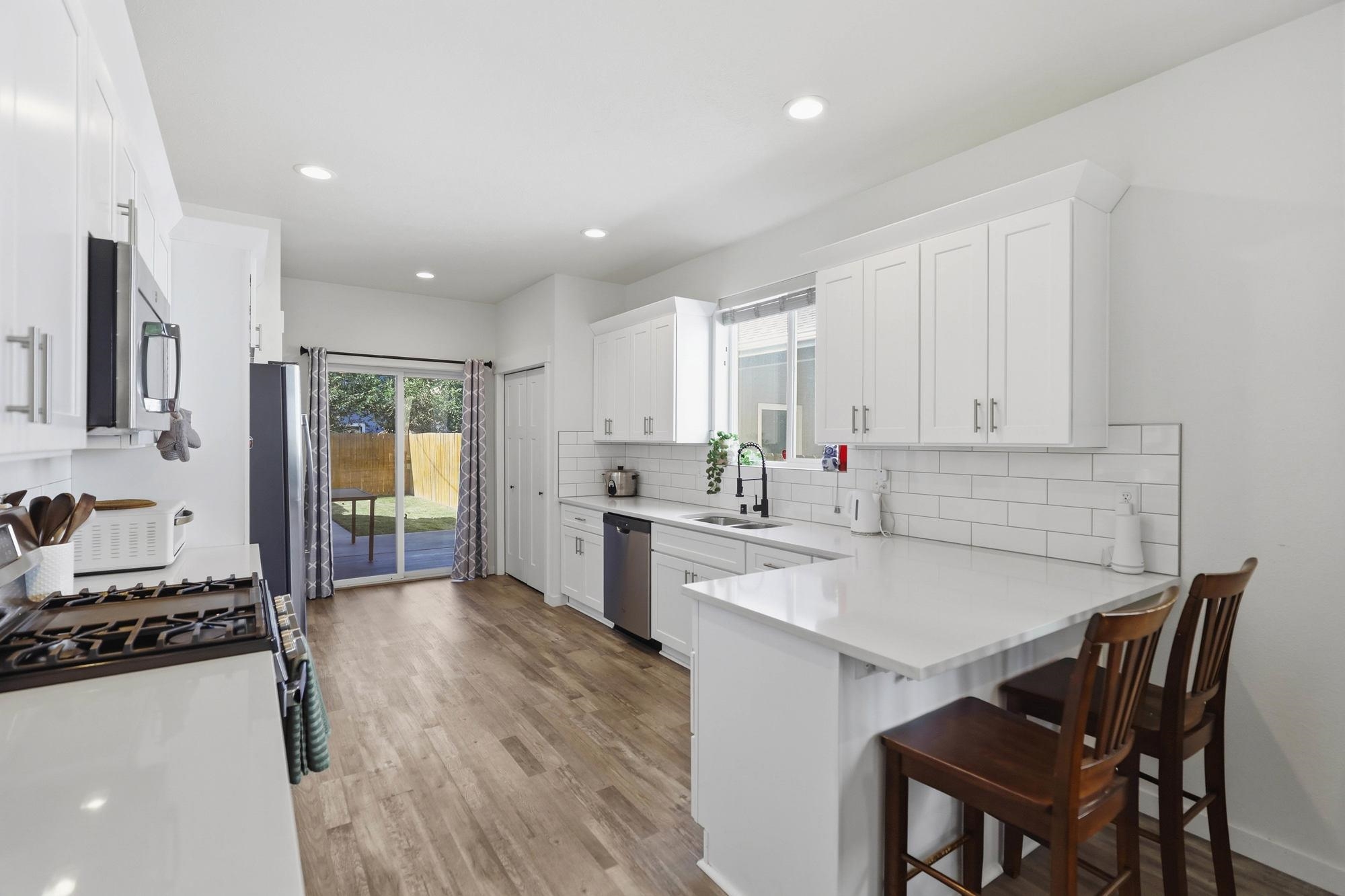 1525 W Fairview Ave - Photo 5