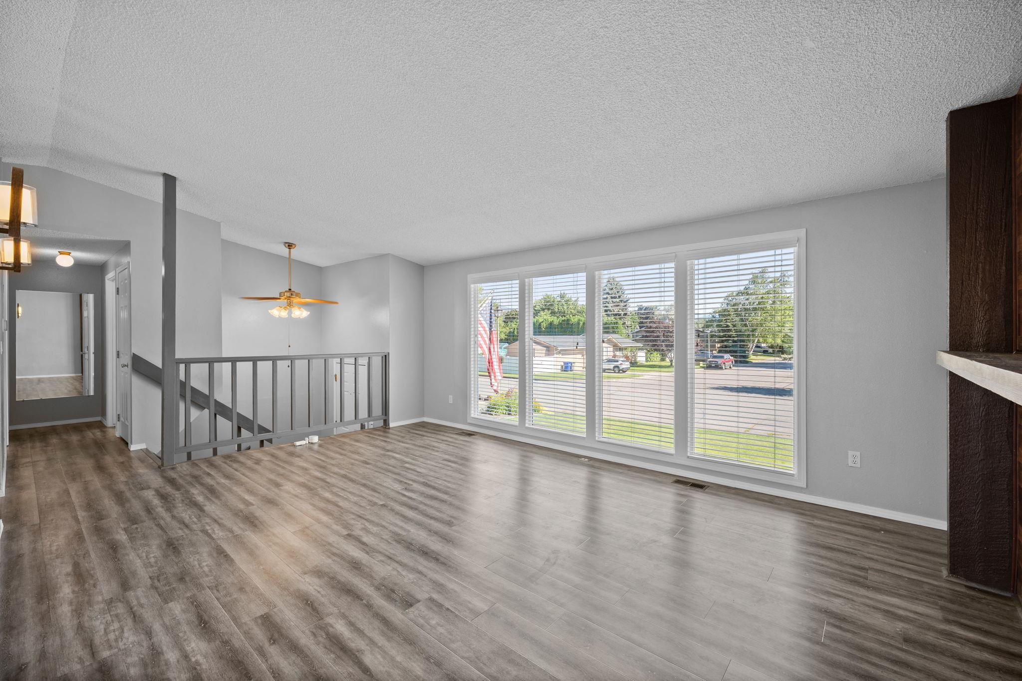 15313 E 14TH Ave - Photo 5