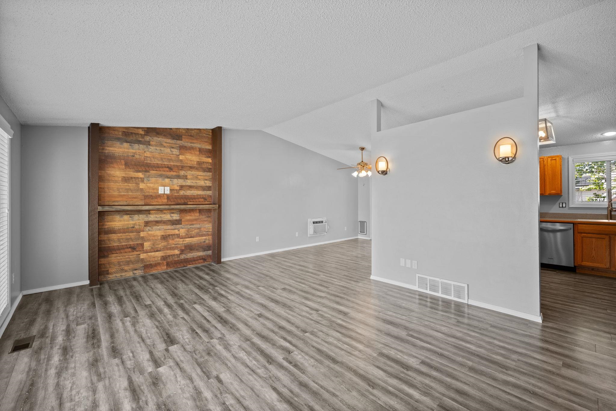 15313 E 14TH Ave - Photo 7