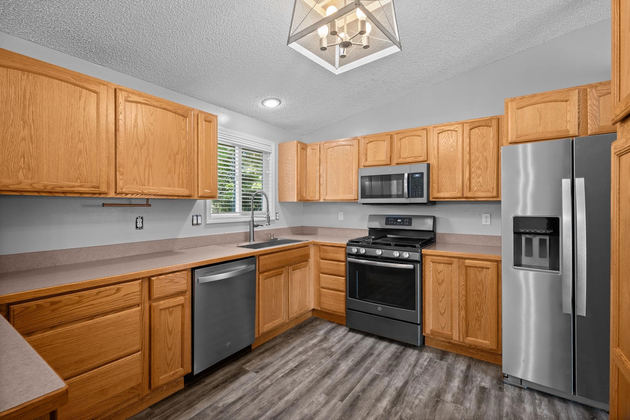 15313 E 14TH Ave - Photo 11