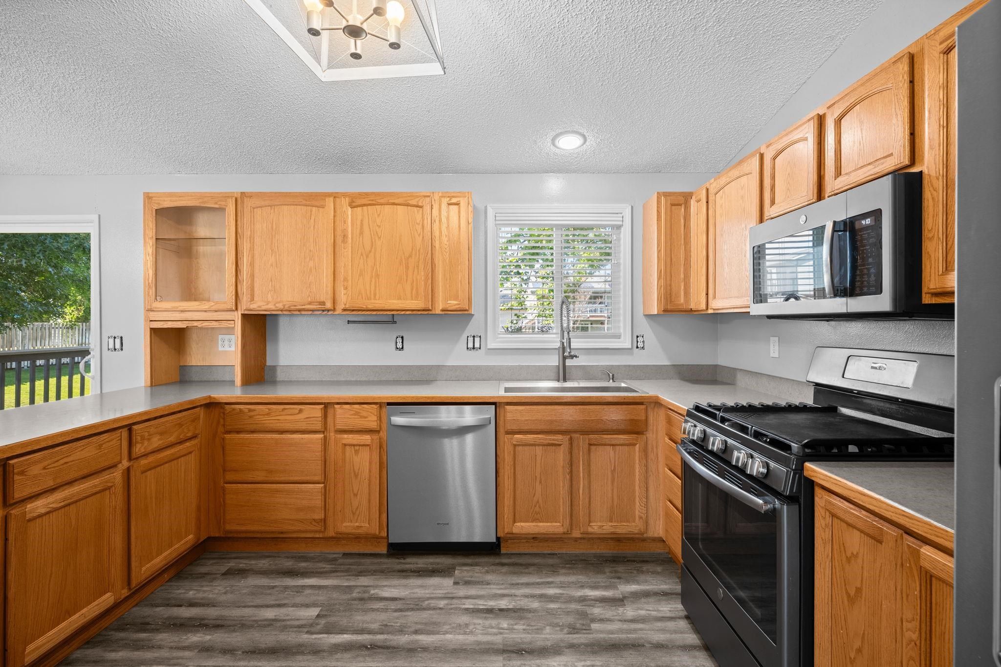 15313 E 14TH Ave - Photo 12